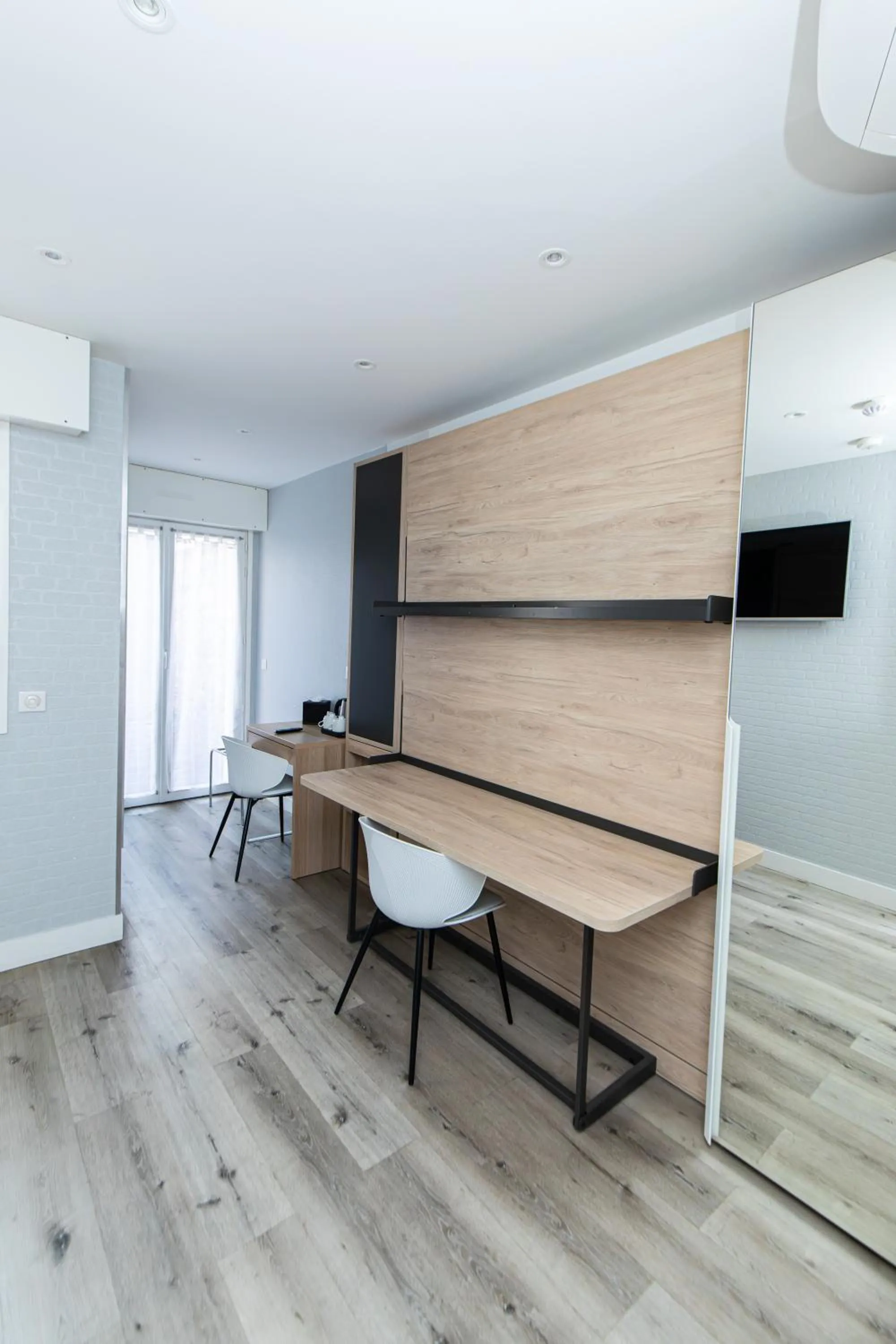 Photo of the whole room in HOTEL DE PARIS MONTPARNASSE