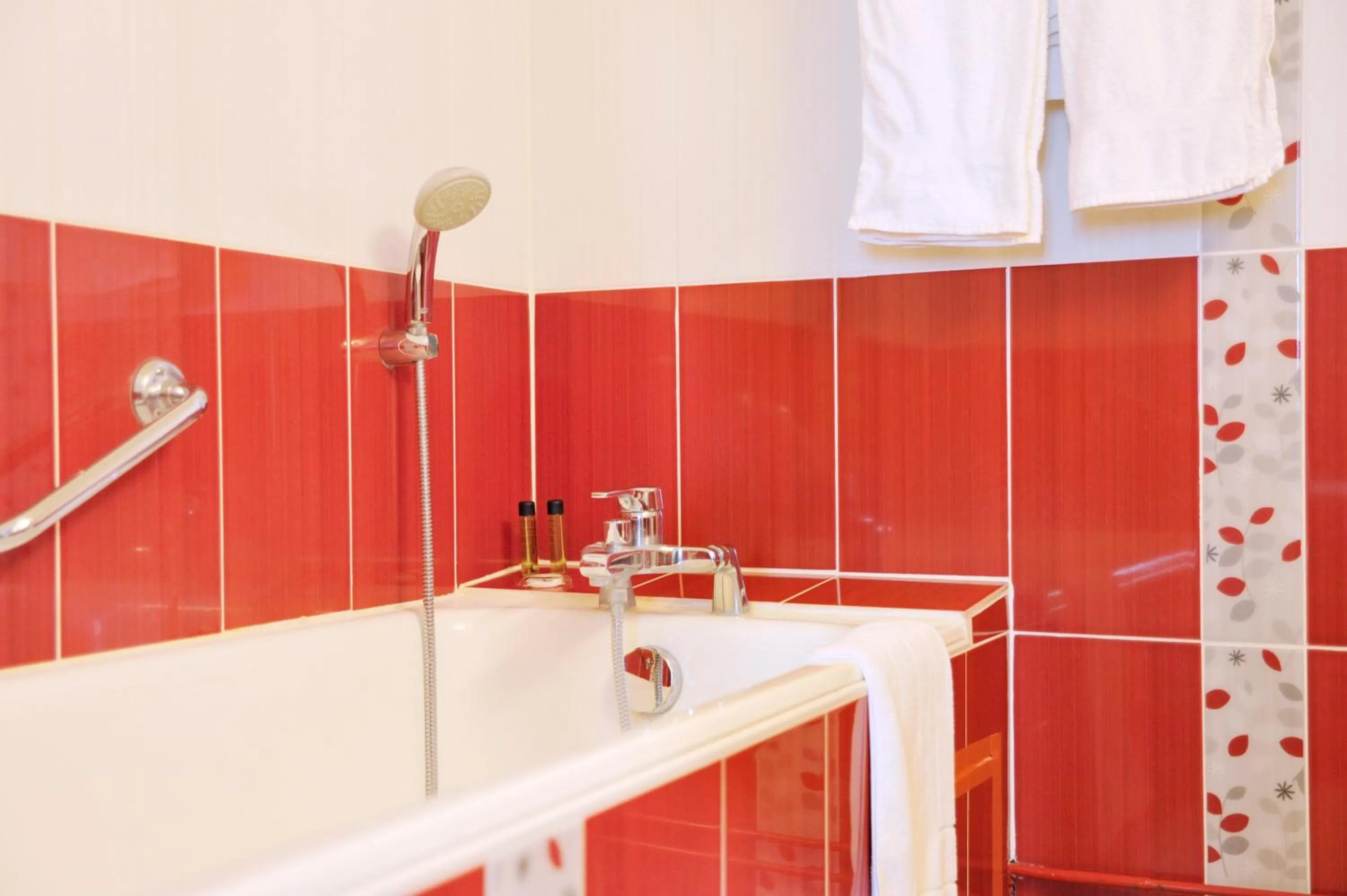 Bath in HOTEL DE PARIS MONTPARNASSE