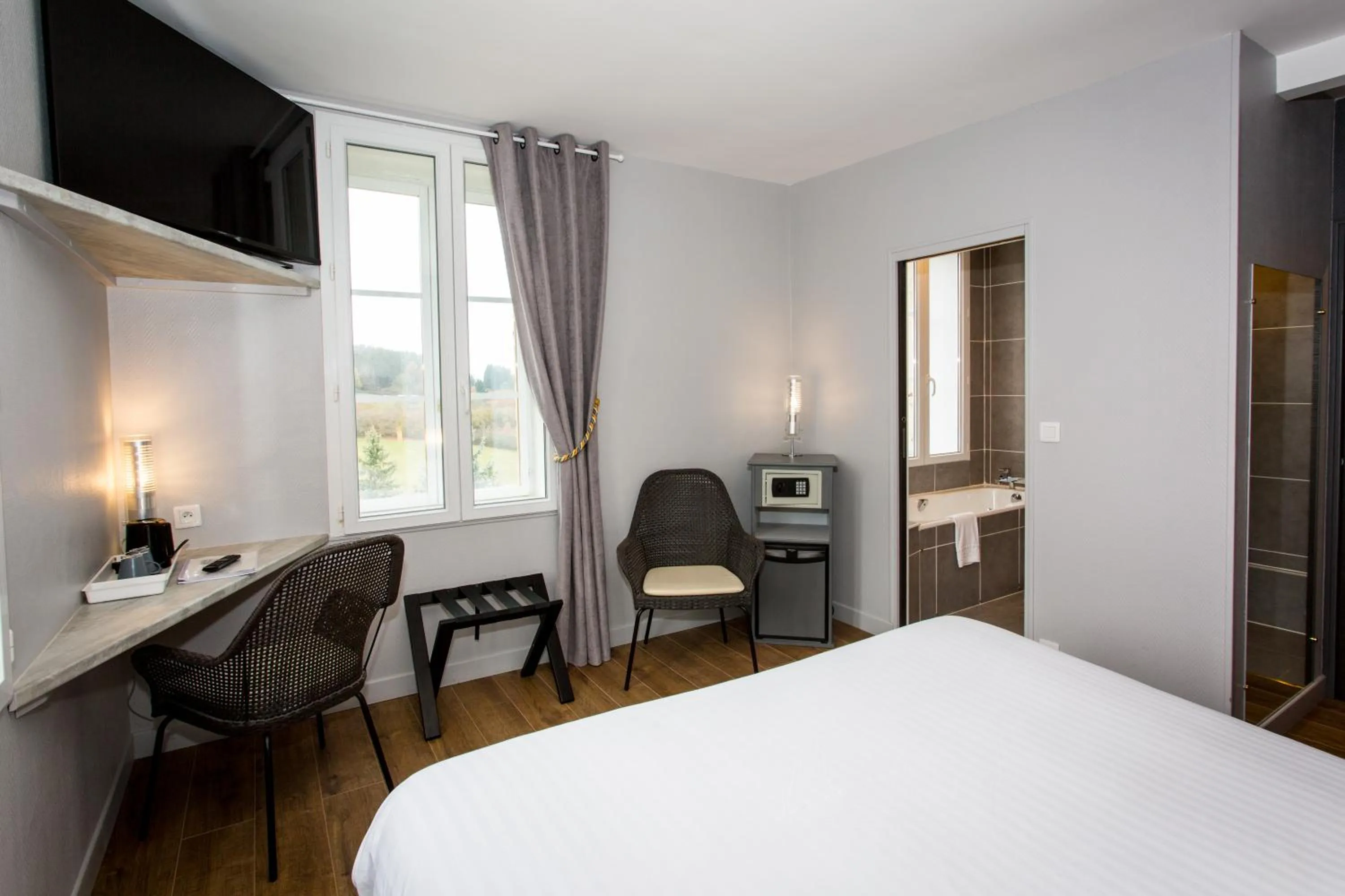 TV and multimedia, TV/Entertainment Center in Hotel Les Ursulines