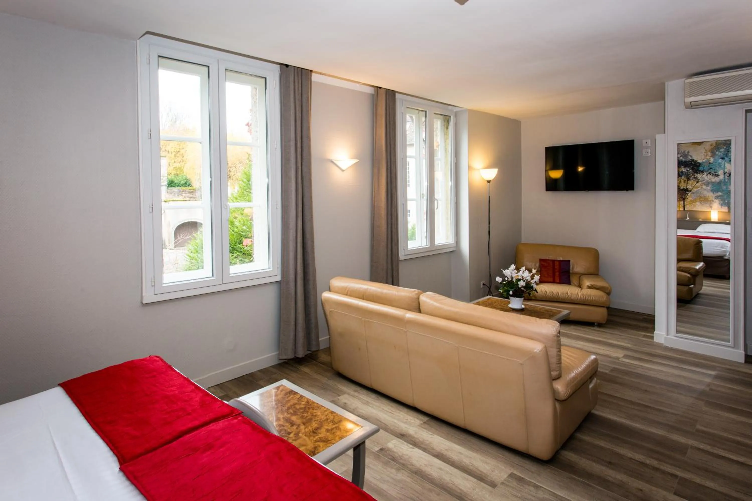Photo of the whole room, Seating Area in Hotel Les Ursulines
