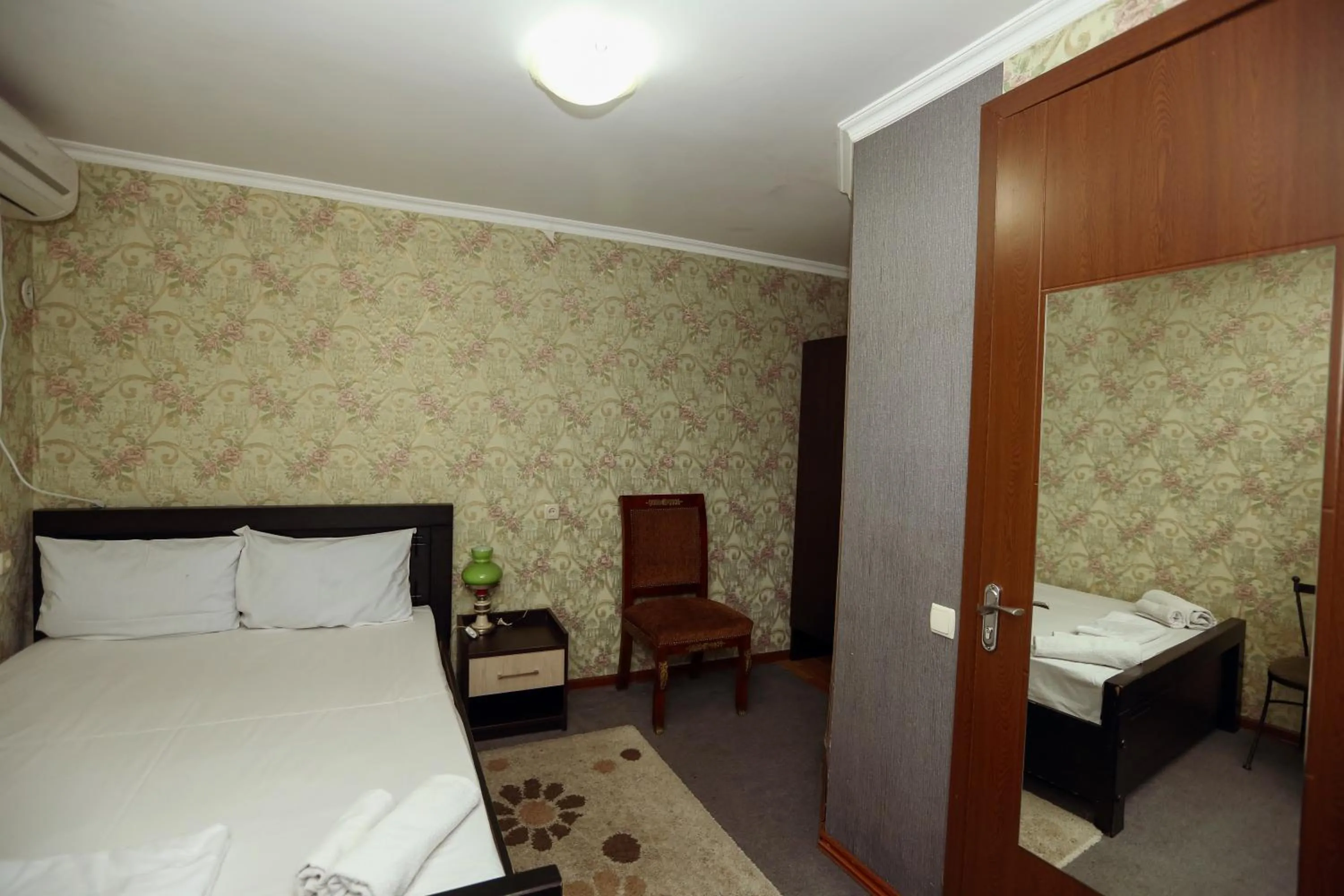 Photo of the whole room, Bed in Hotel Isaka