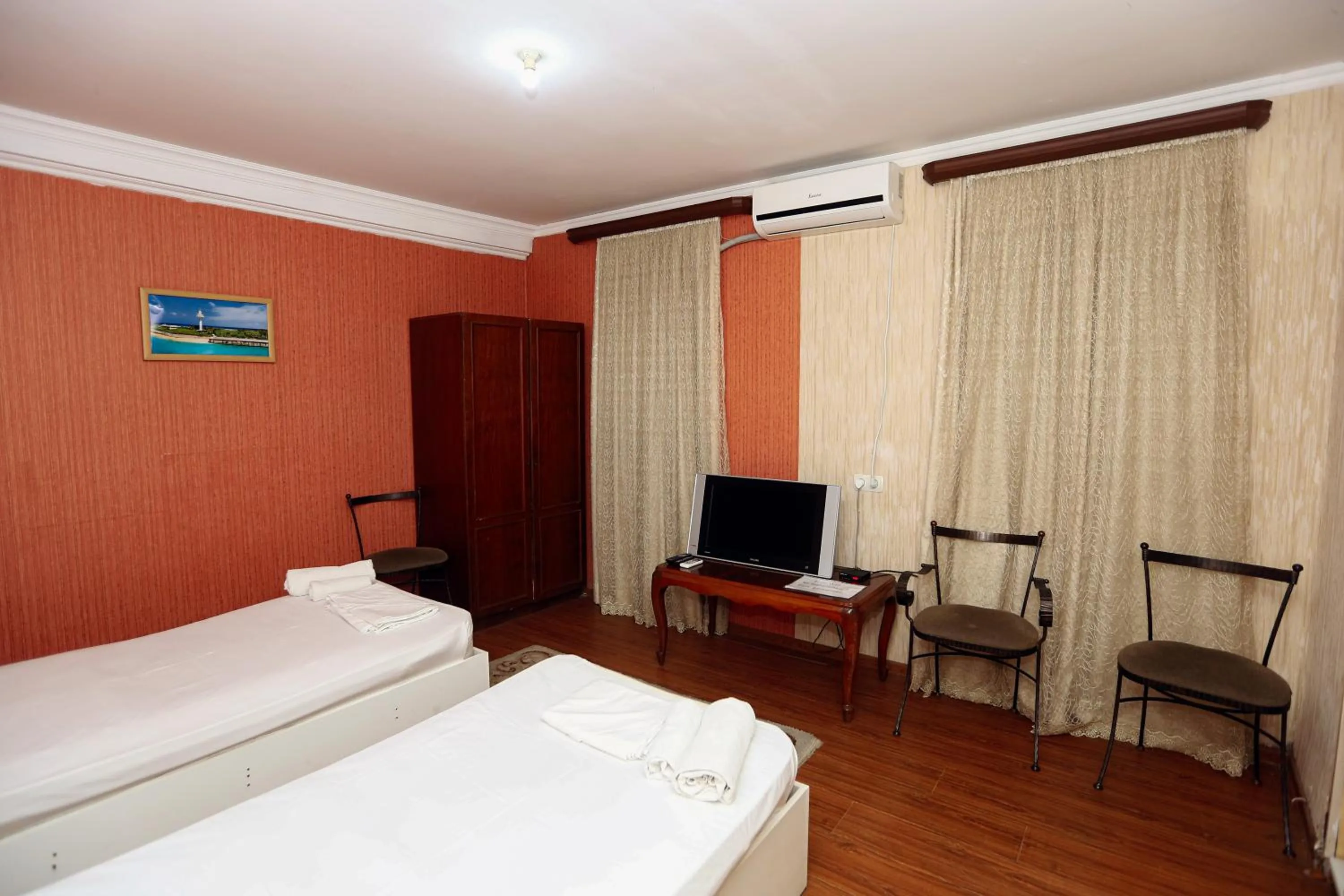 Photo of the whole room, Bed in Hotel Isaka