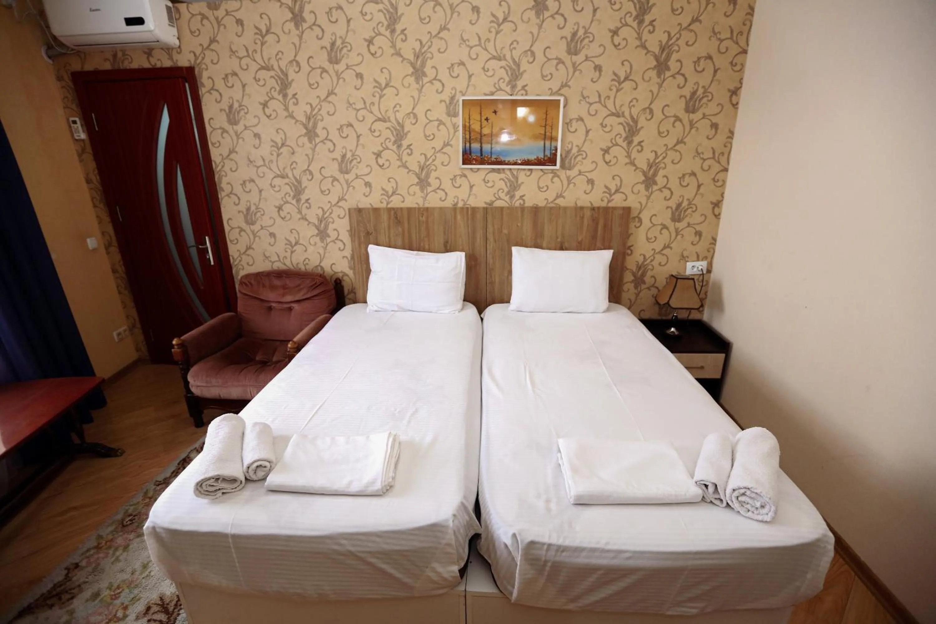 Photo of the whole room, Bed in Hotel Isaka