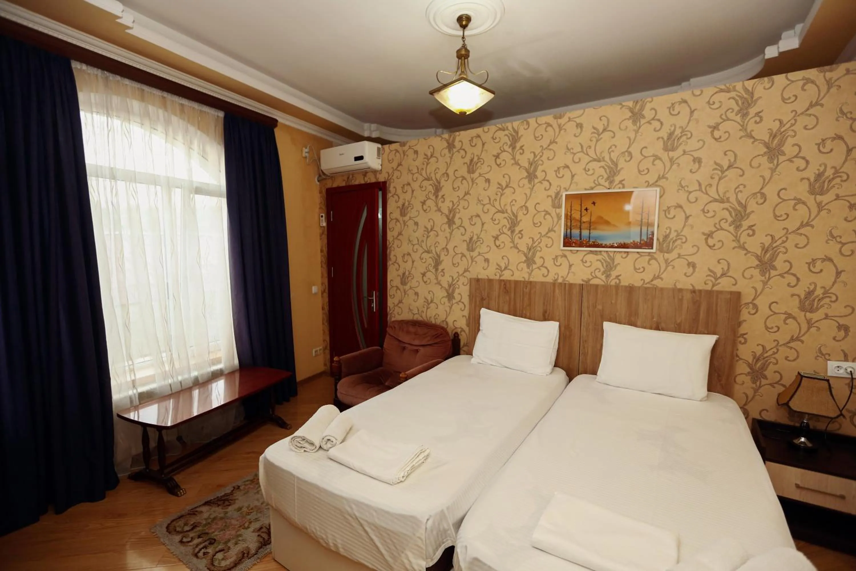 Photo of the whole room, Bed in Hotel Isaka