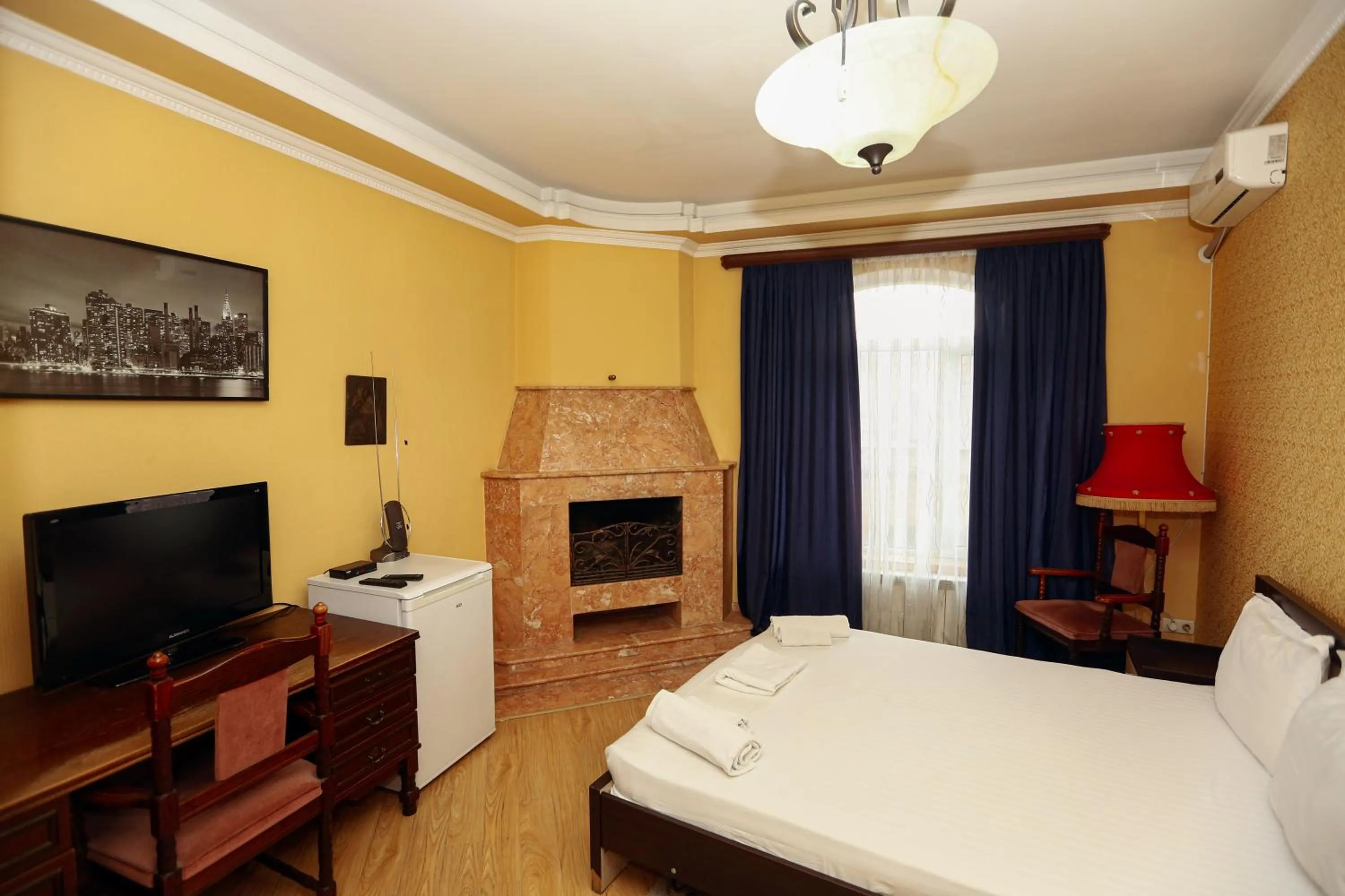 TV and multimedia, Bed in Hotel Isaka