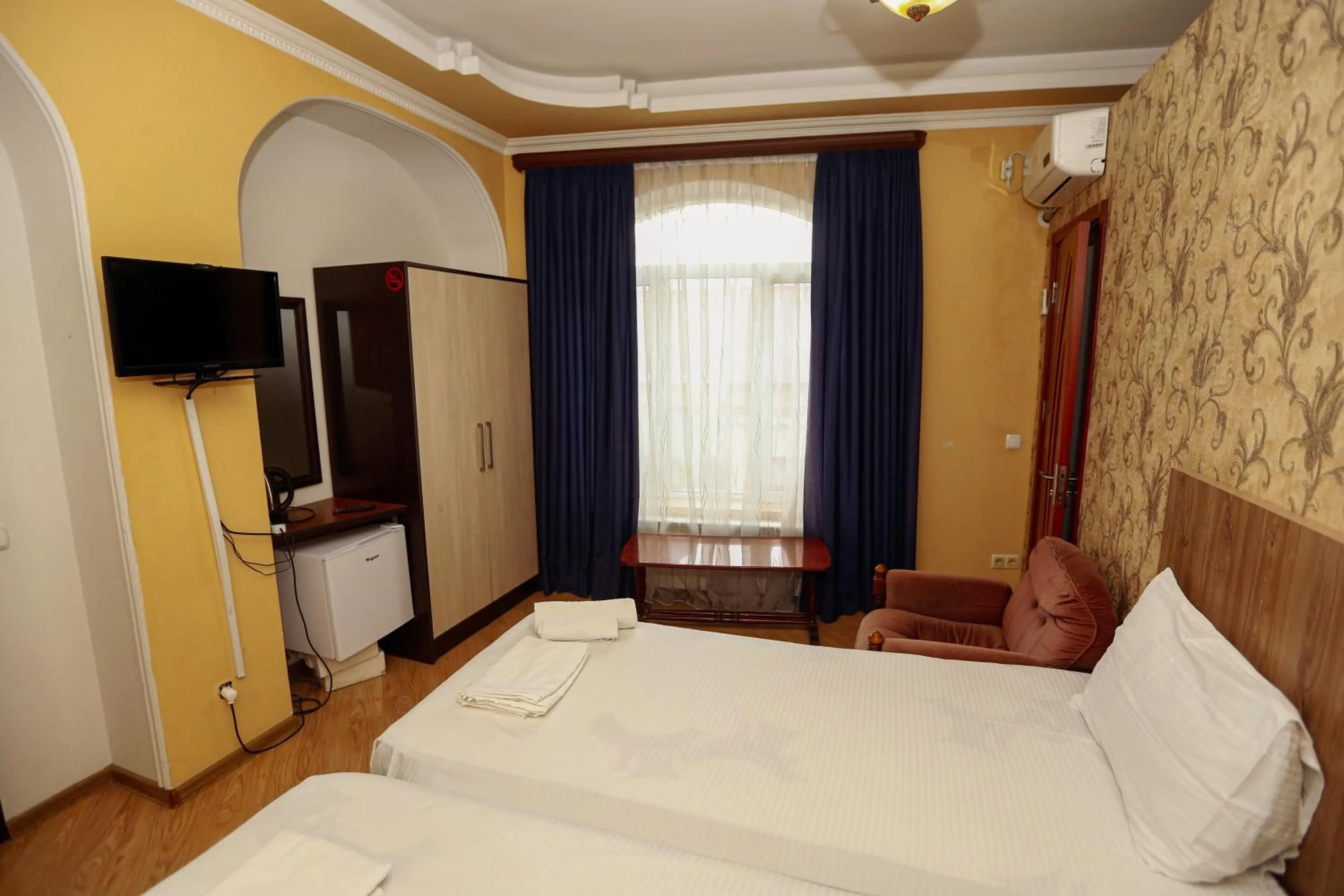 Photo of the whole room, Bed in Hotel Isaka