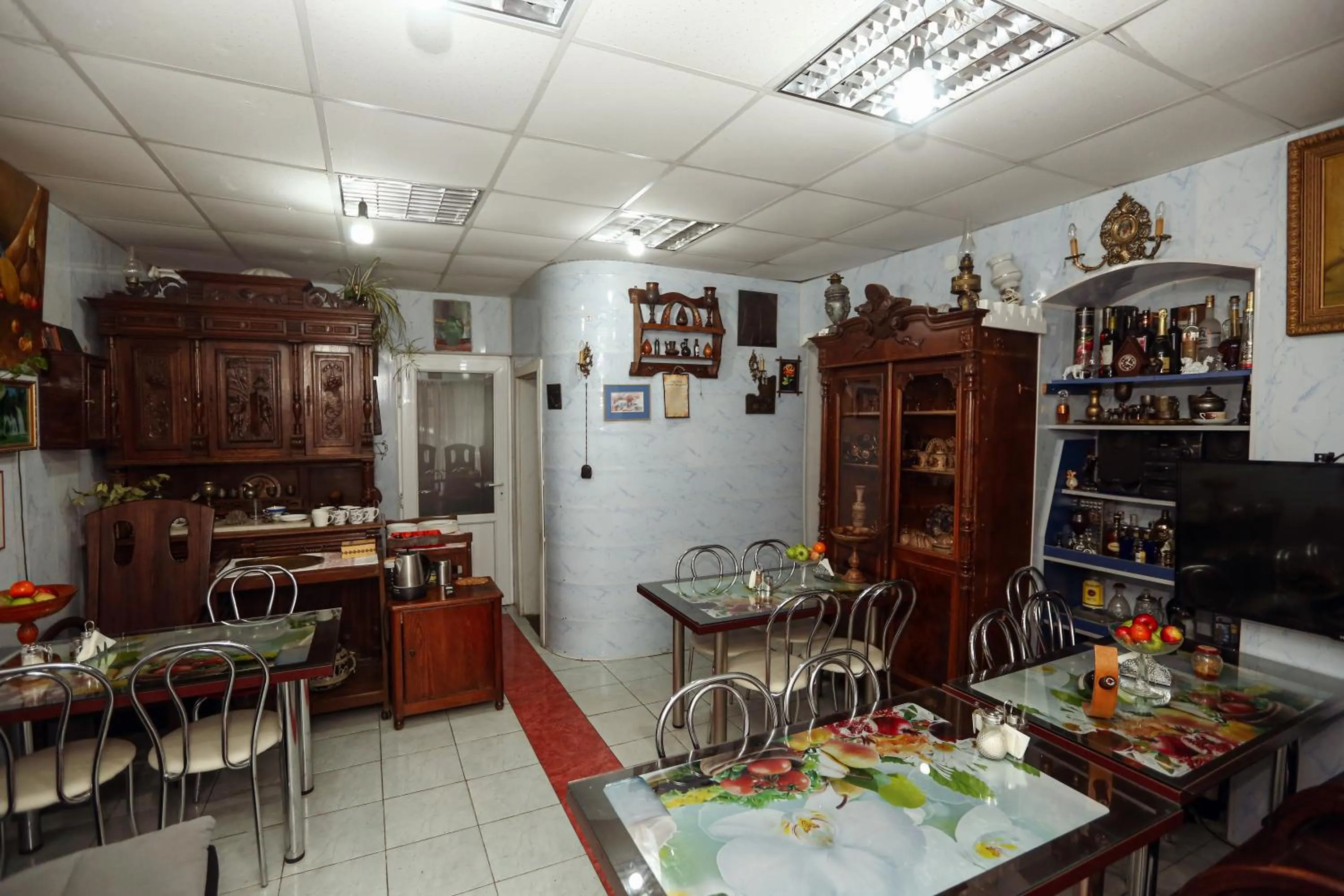 Restaurant/places to eat in Hotel Isaka