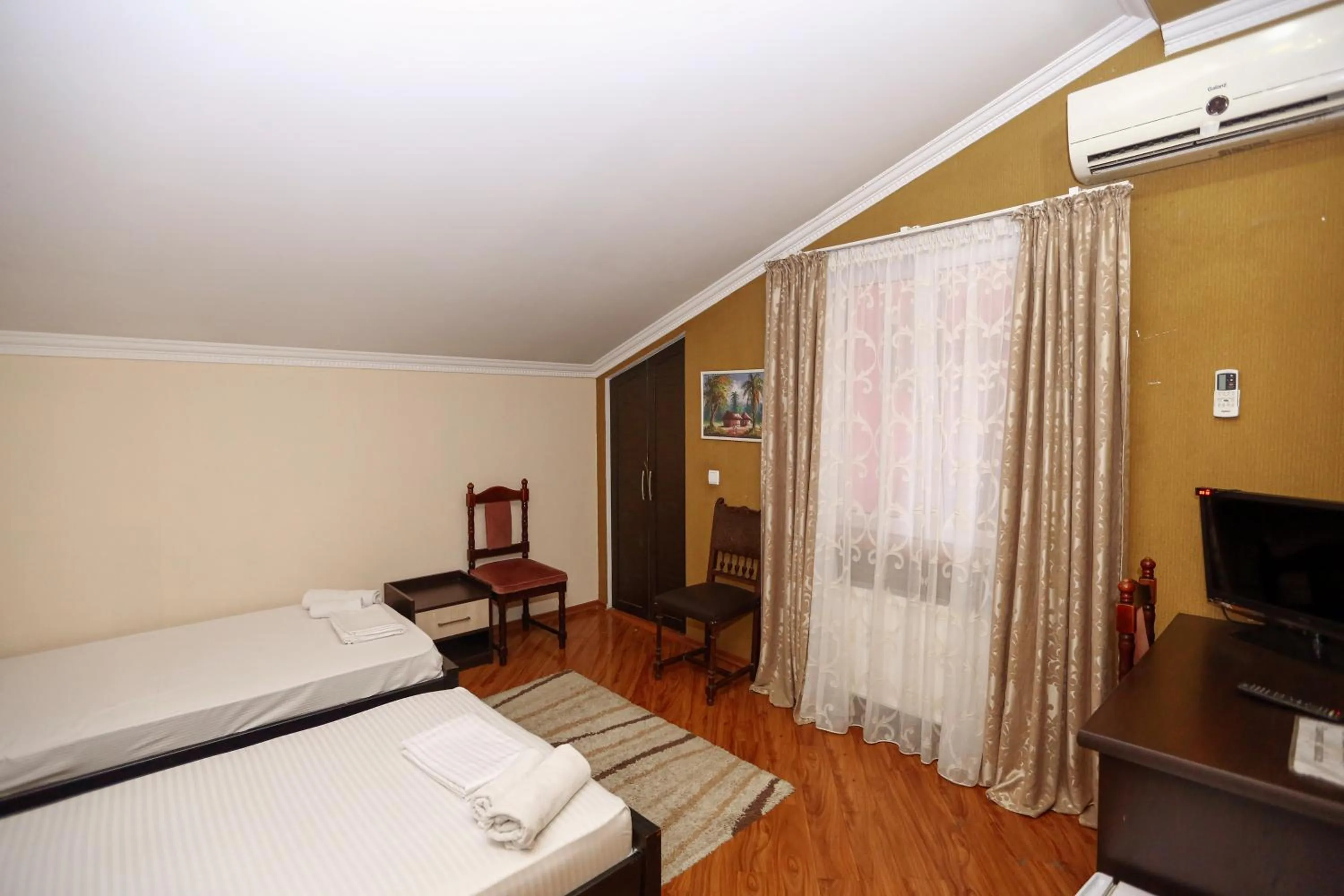 TV and multimedia, Bed in Hotel Isaka