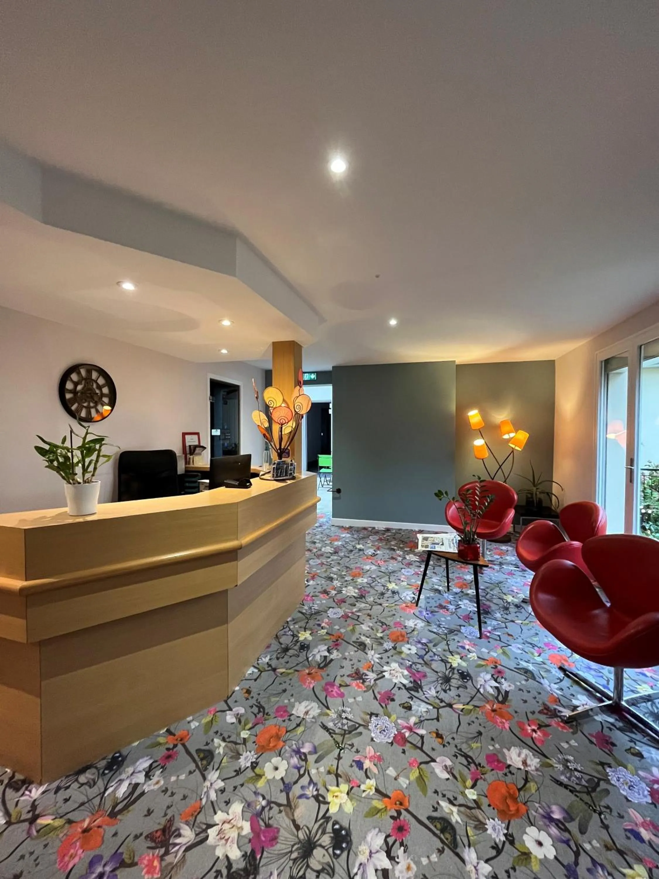 Lobby or reception in Contact Hotel Hôtel De Troyes
