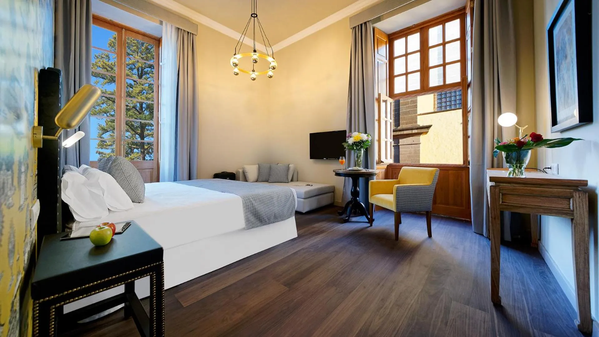 Photo of the whole room, Bed in Hotel Emblemático Agáldar