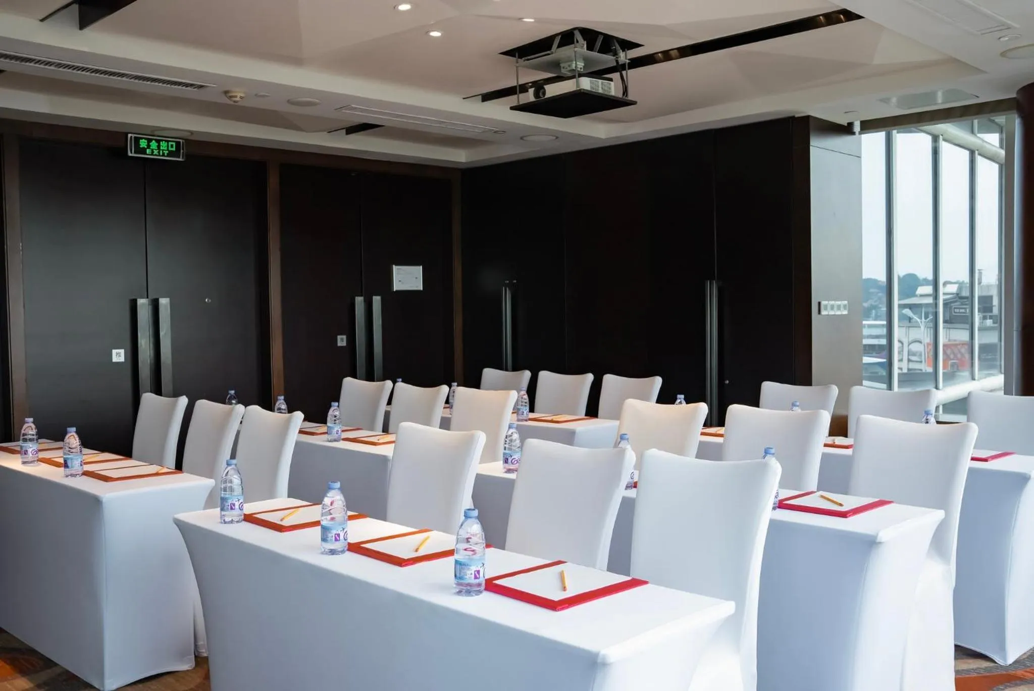 Meeting/conference room in Hotel Indigo Xiamen Harbour by IHG