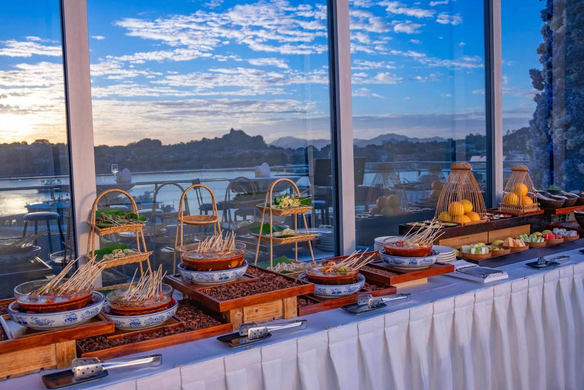 Restaurant/places to eat in Hotel Indigo Xiamen Harbour by IHG