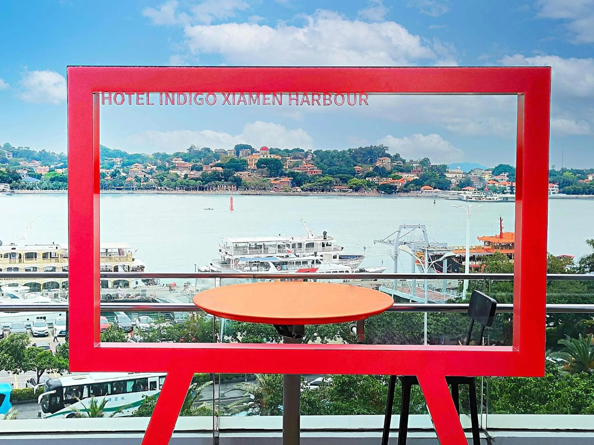 Lounge or bar in Hotel Indigo Xiamen Harbour by IHG