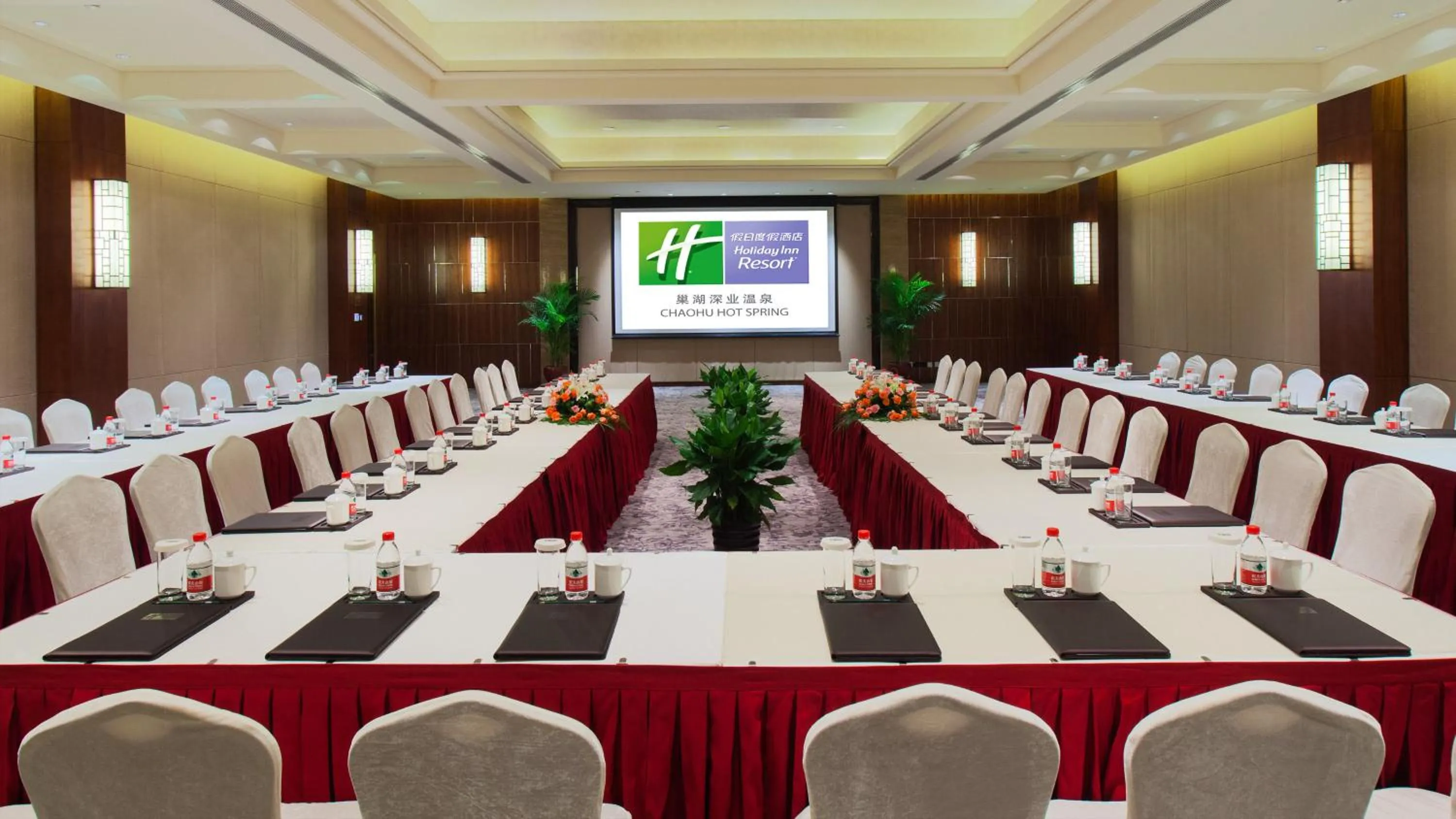 Meeting/conference room in Holiday Inn Resort Chaohu Hot Spring by IHG