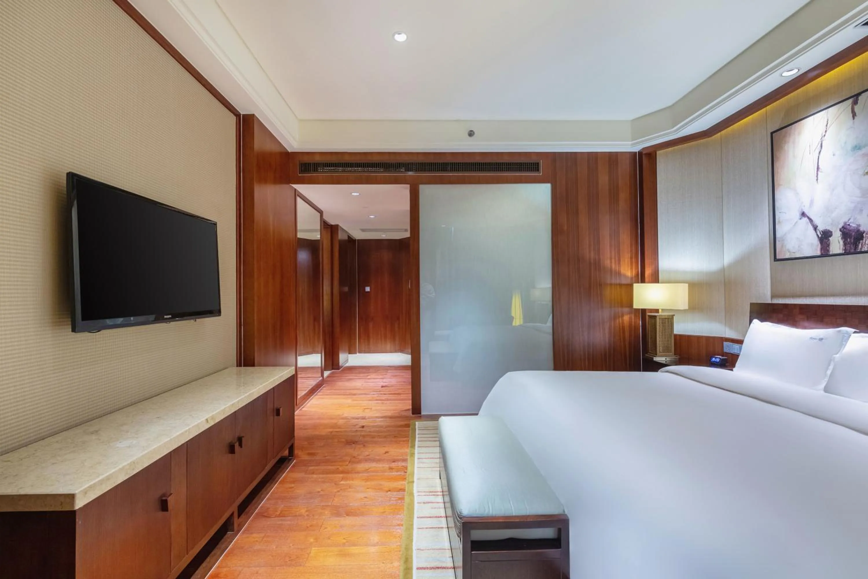Bedroom in Holiday Inn Resort Chaohu Hot Spring by IHG