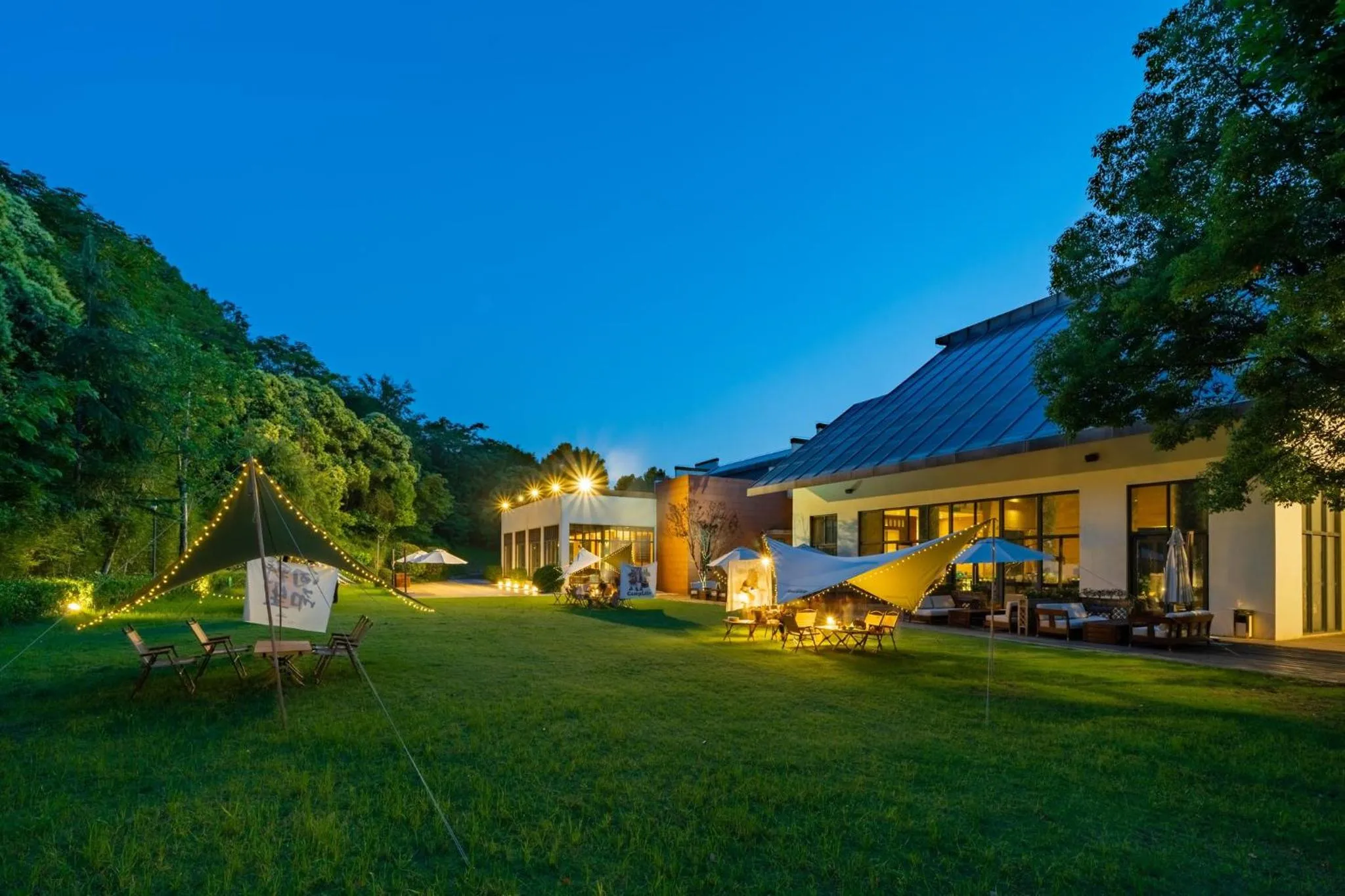 Lounge or bar in Holiday Inn Resort Chaohu Hot Spring by IHG