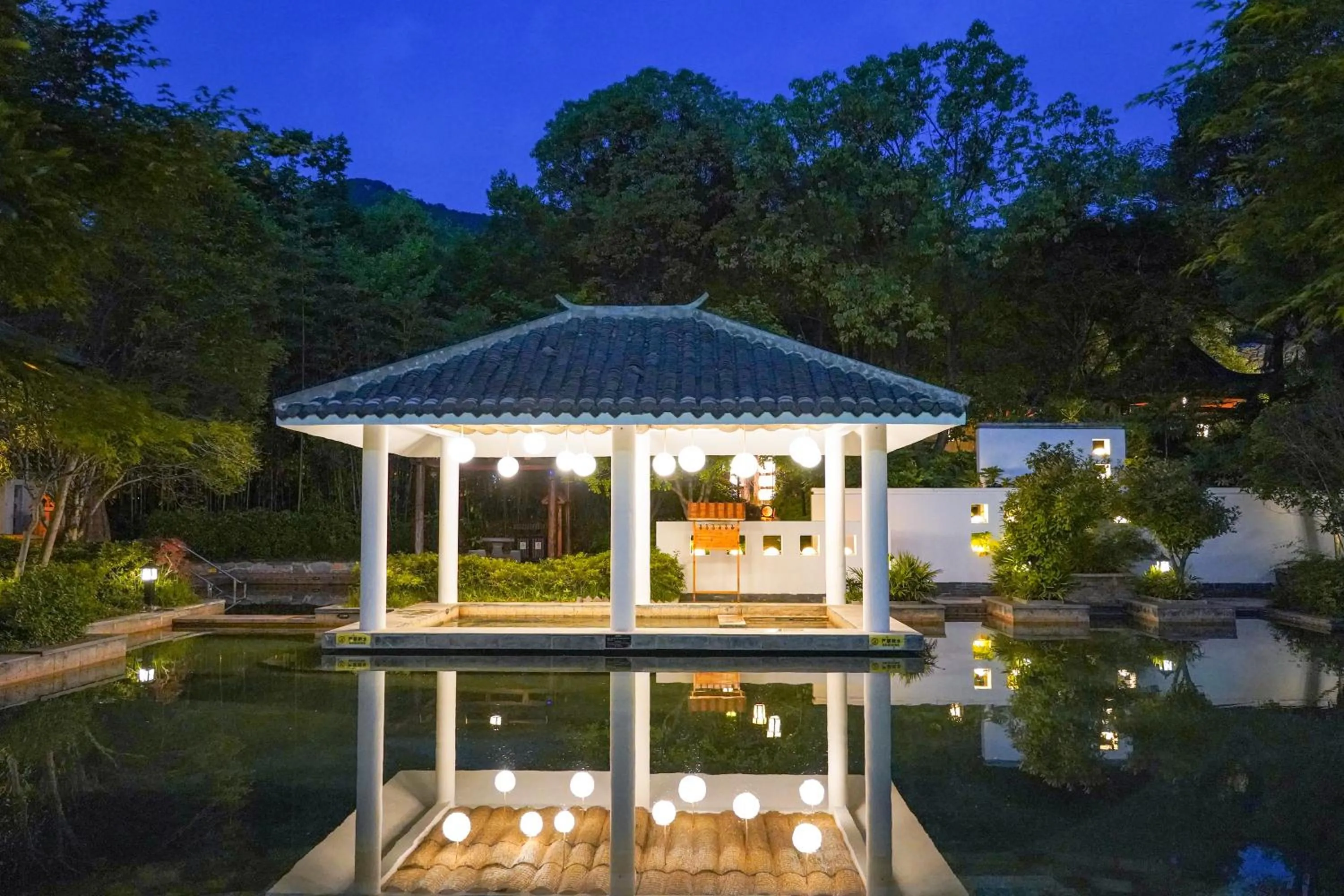 Hot Spring Bath in Holiday Inn Resort Chaohu Hot Spring by IHG