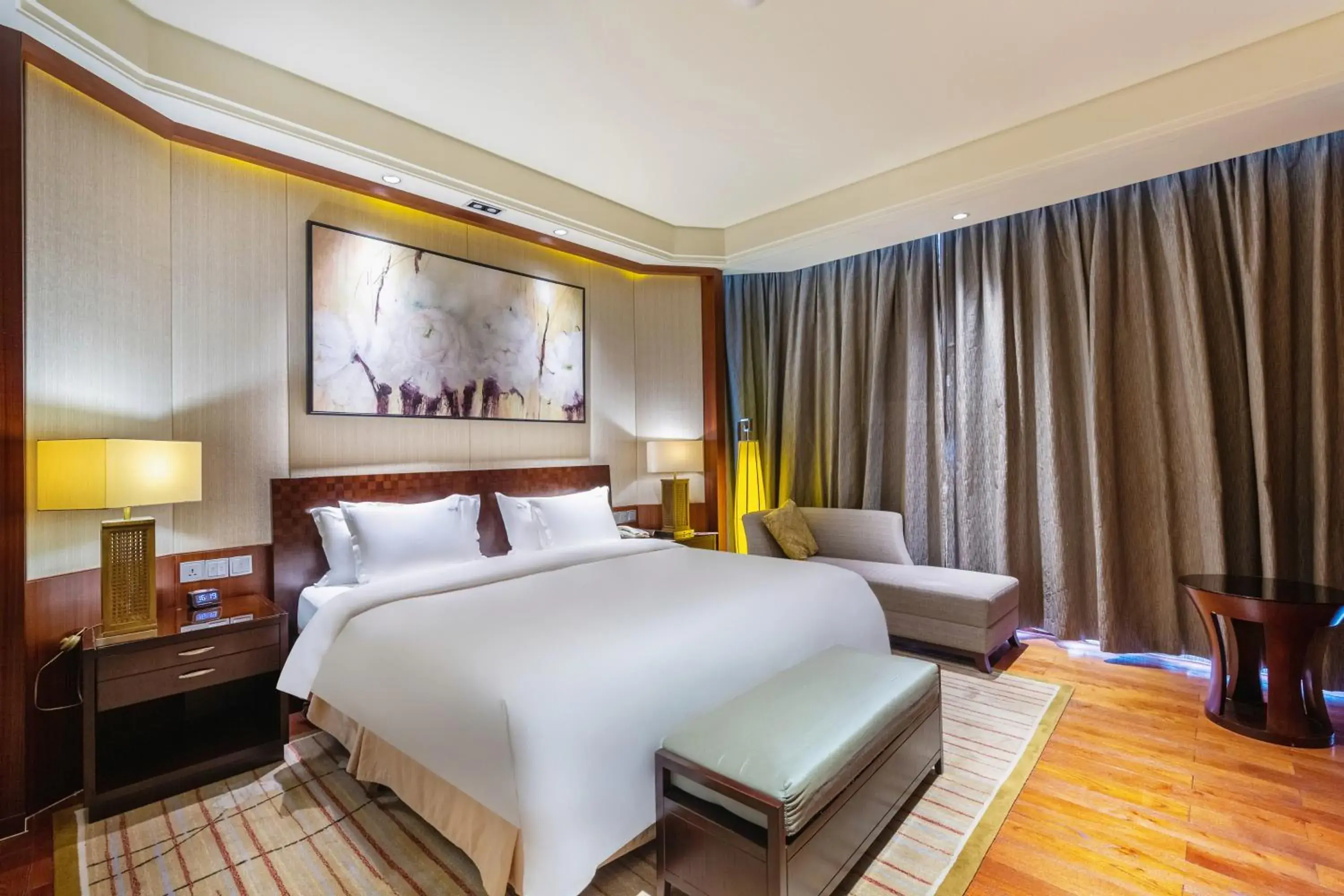 One-Bedroom Suite with Mountain View in Holiday Inn Resort Chaohu Hot Spring by IHG One-Bedroom Suite with Mountain View in Holiday Inn Resort Chaohu Hot Spring by IHG