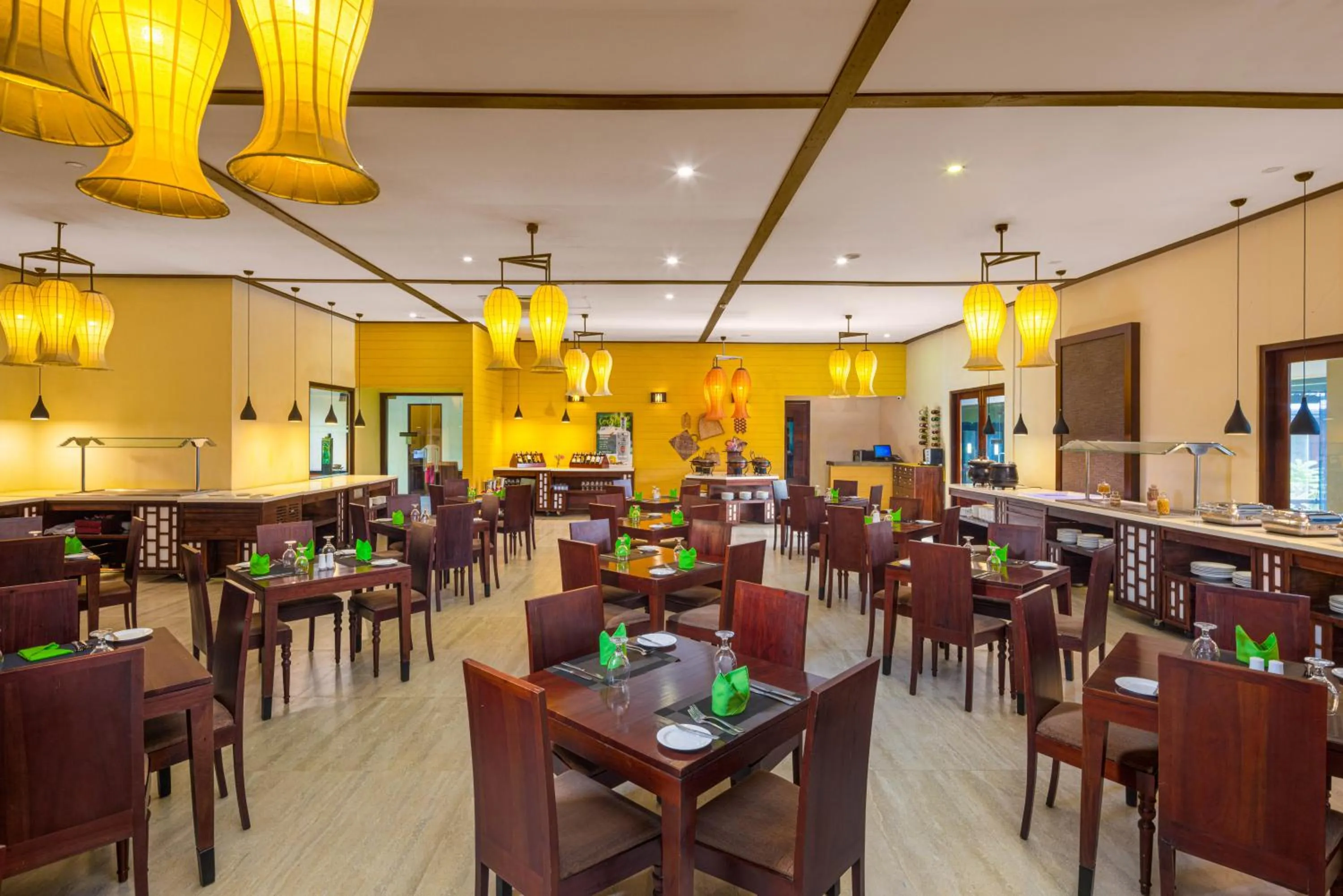 Restaurant/places to eat in Chaarya Resort & Spa