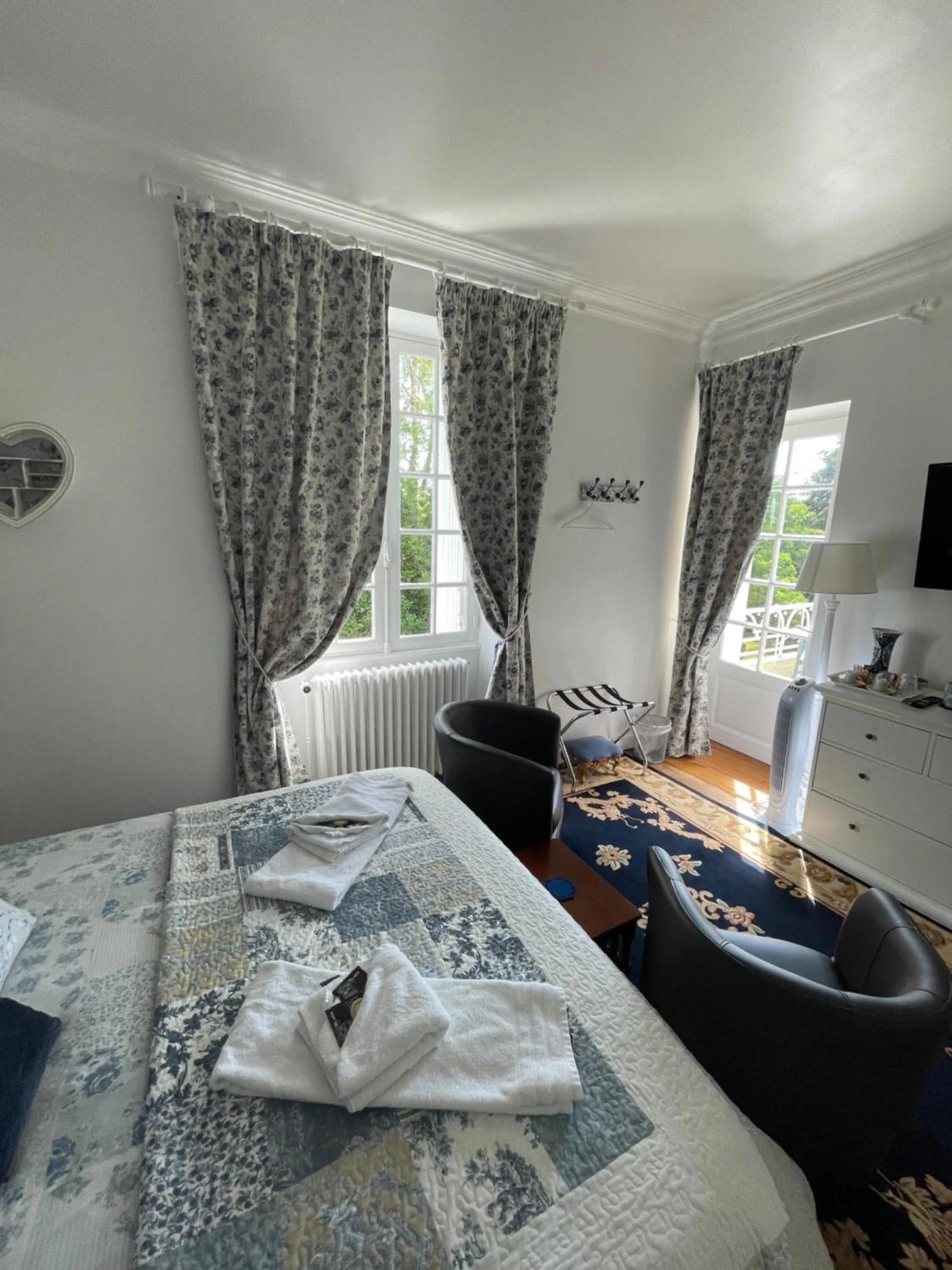 Bed in Vue du Château d'Excideuil en chambres