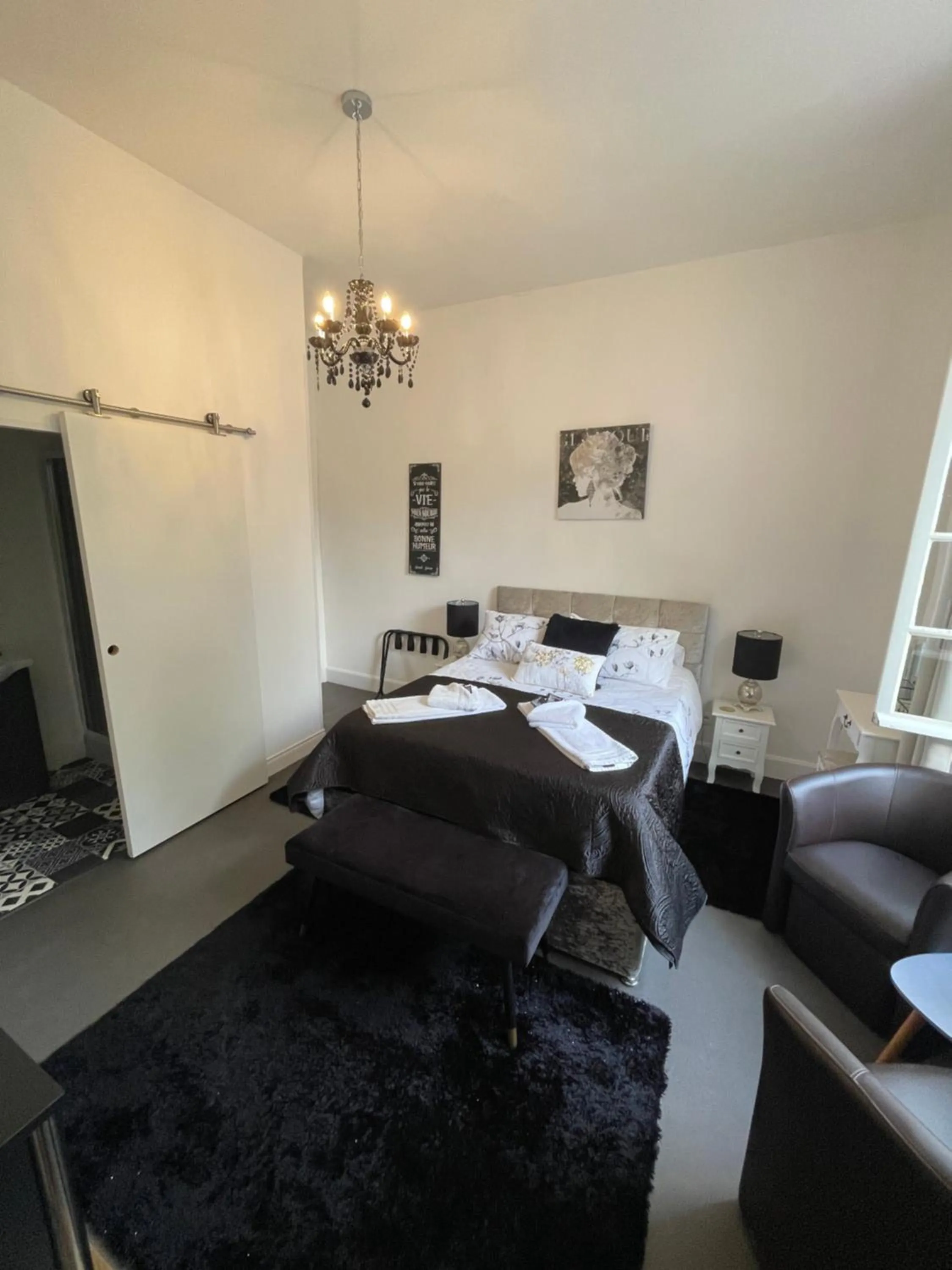 Bed in Vue du Château d'Excideuil en chambres