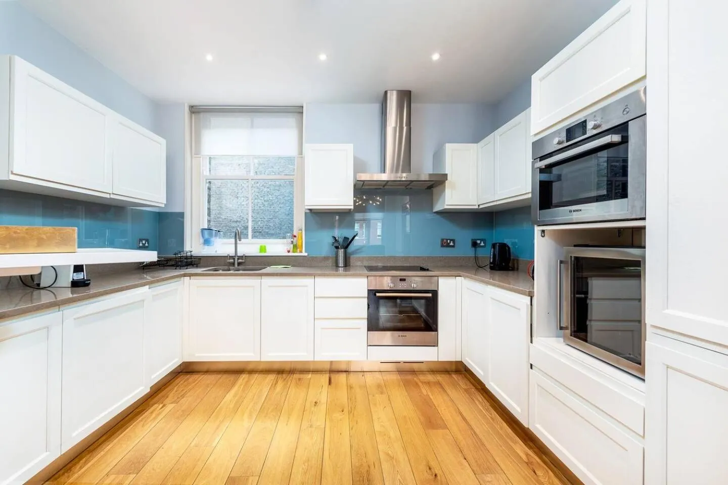Kitchen or kitchenette in Beaufort Mansions , Chelsea
