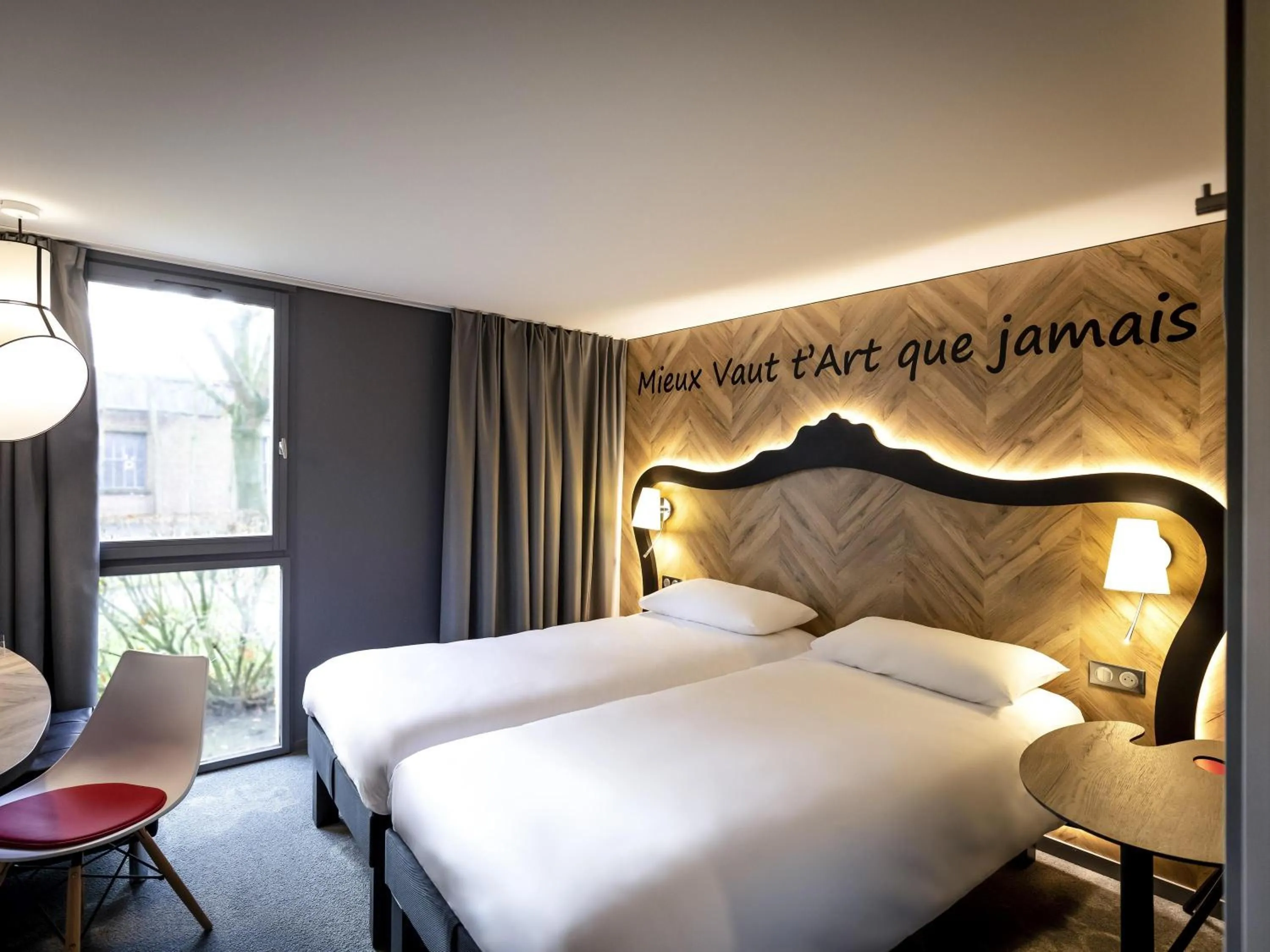 Bedroom, Bed in ibis Styles Douai Gare Gayant Expo