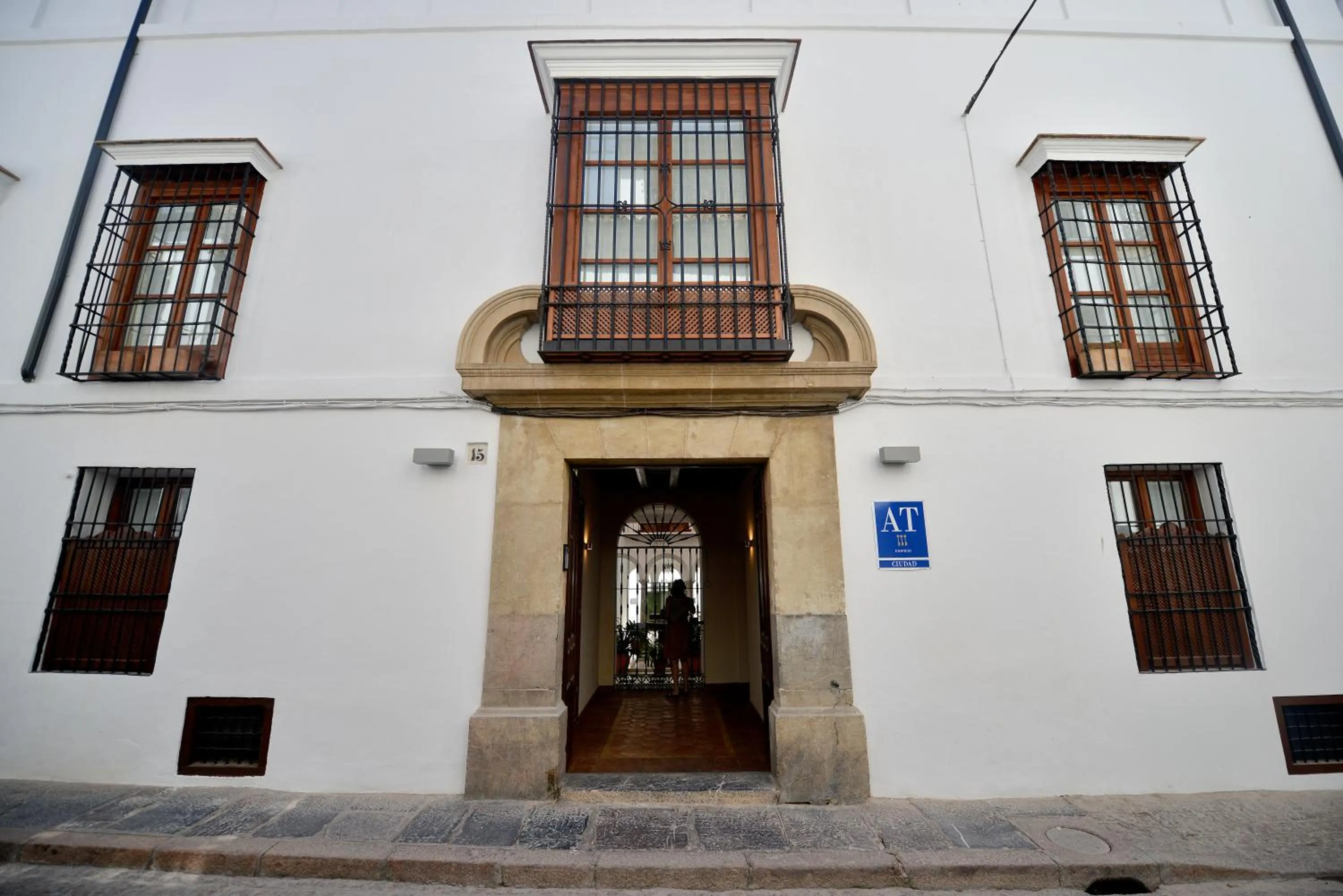 Facade/entrance in ApartaSuites Alberca Deluxe