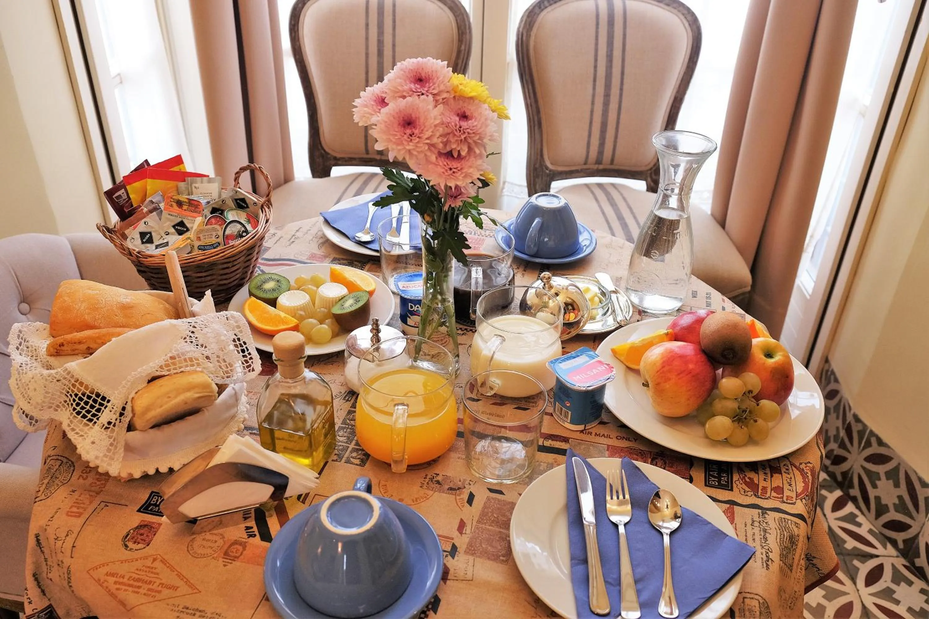 Continental breakfast in ApartaSuites Alberca Deluxe