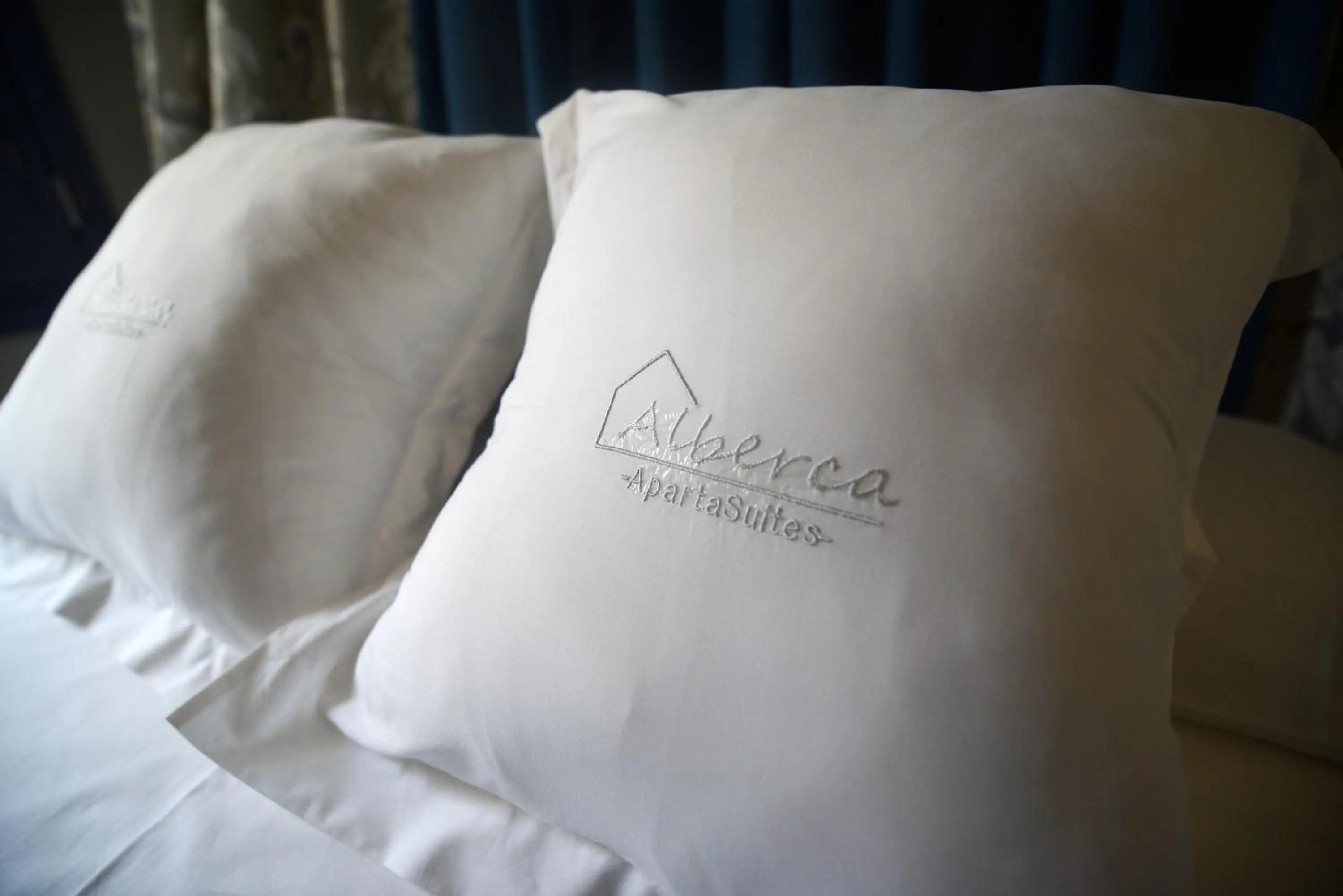 Bed in ApartaSuites Alberca Deluxe