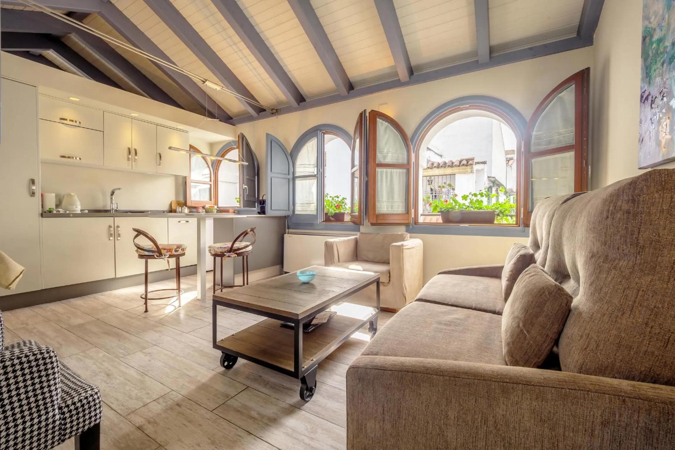 Kitchen or kitchenette in ApartaSuites Alberca Deluxe