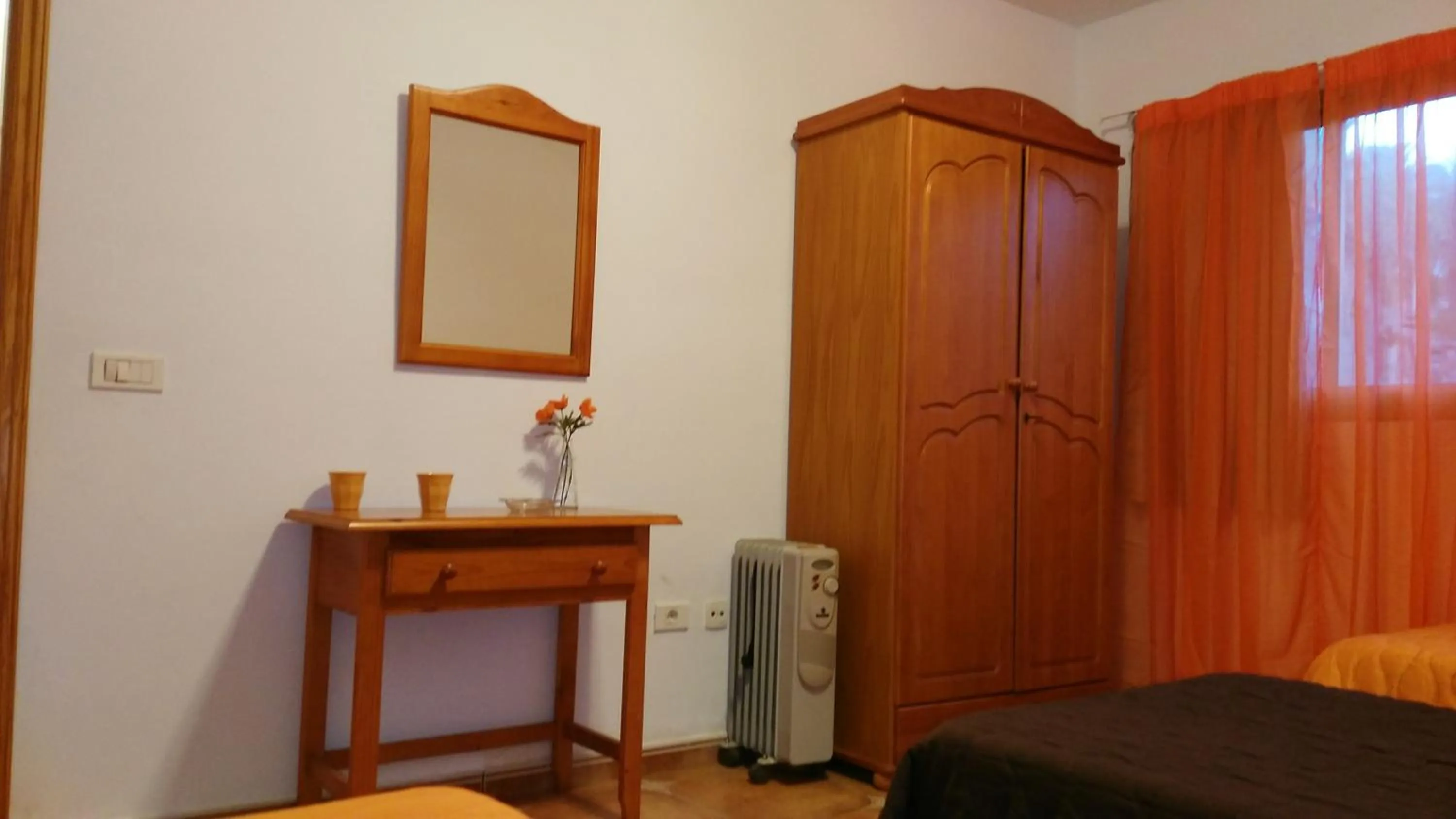 Decorative detail, Bed in Pensión Amparo Las Hayas