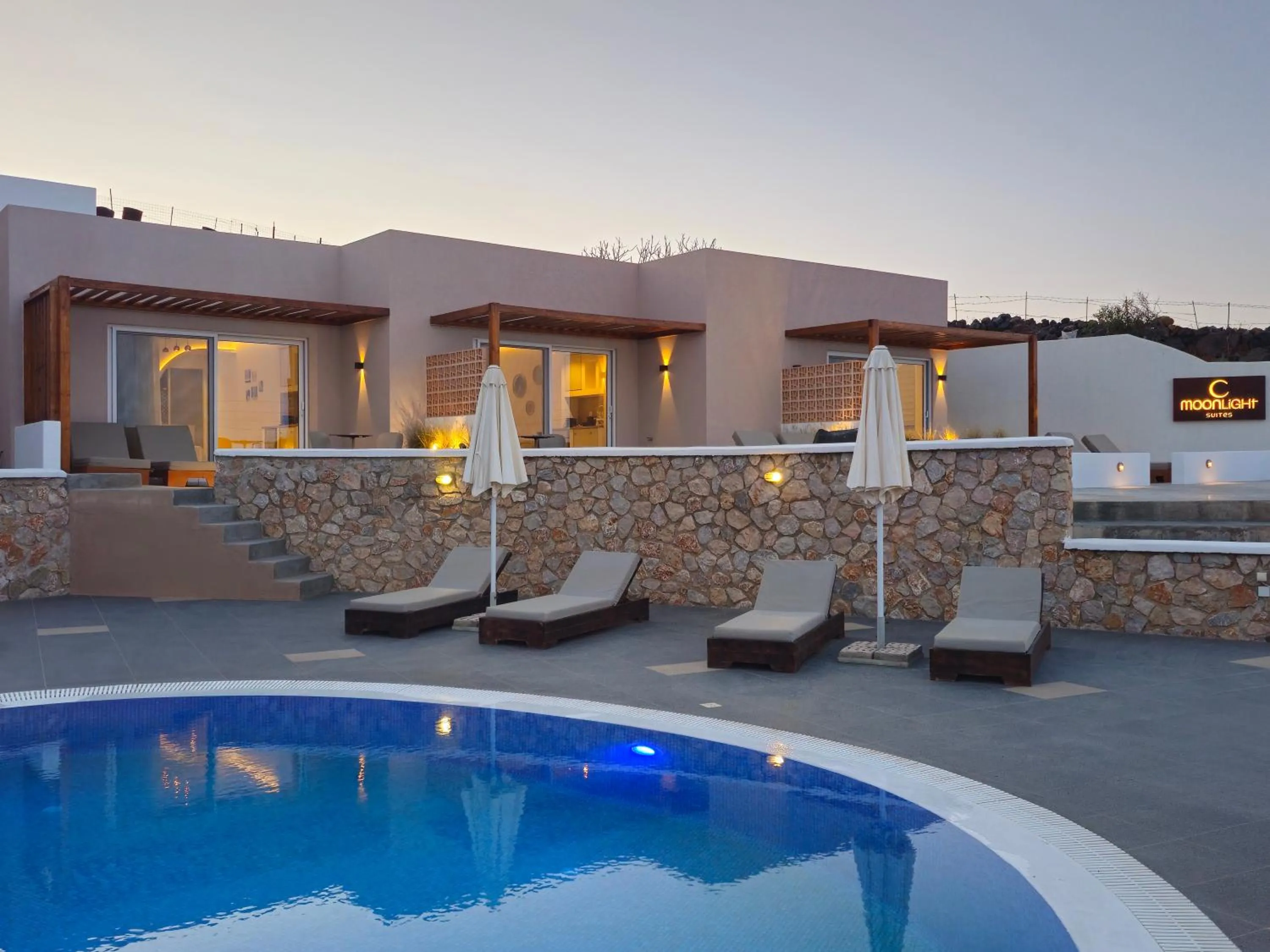 Summer in Moonlight Apartments & Suites