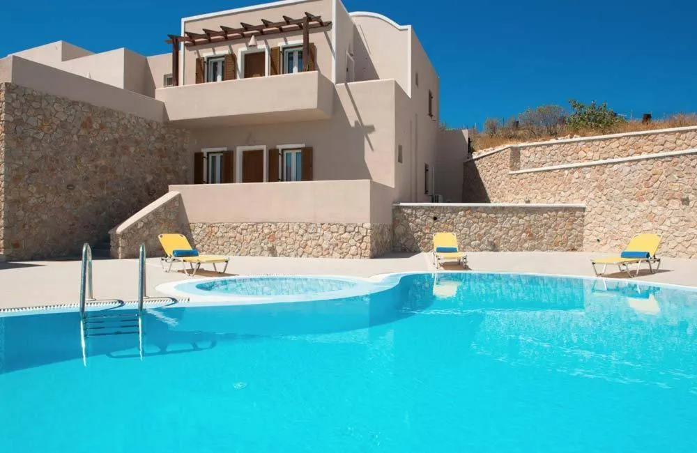 Facade/entrance in Moonlight Apartments & Suites