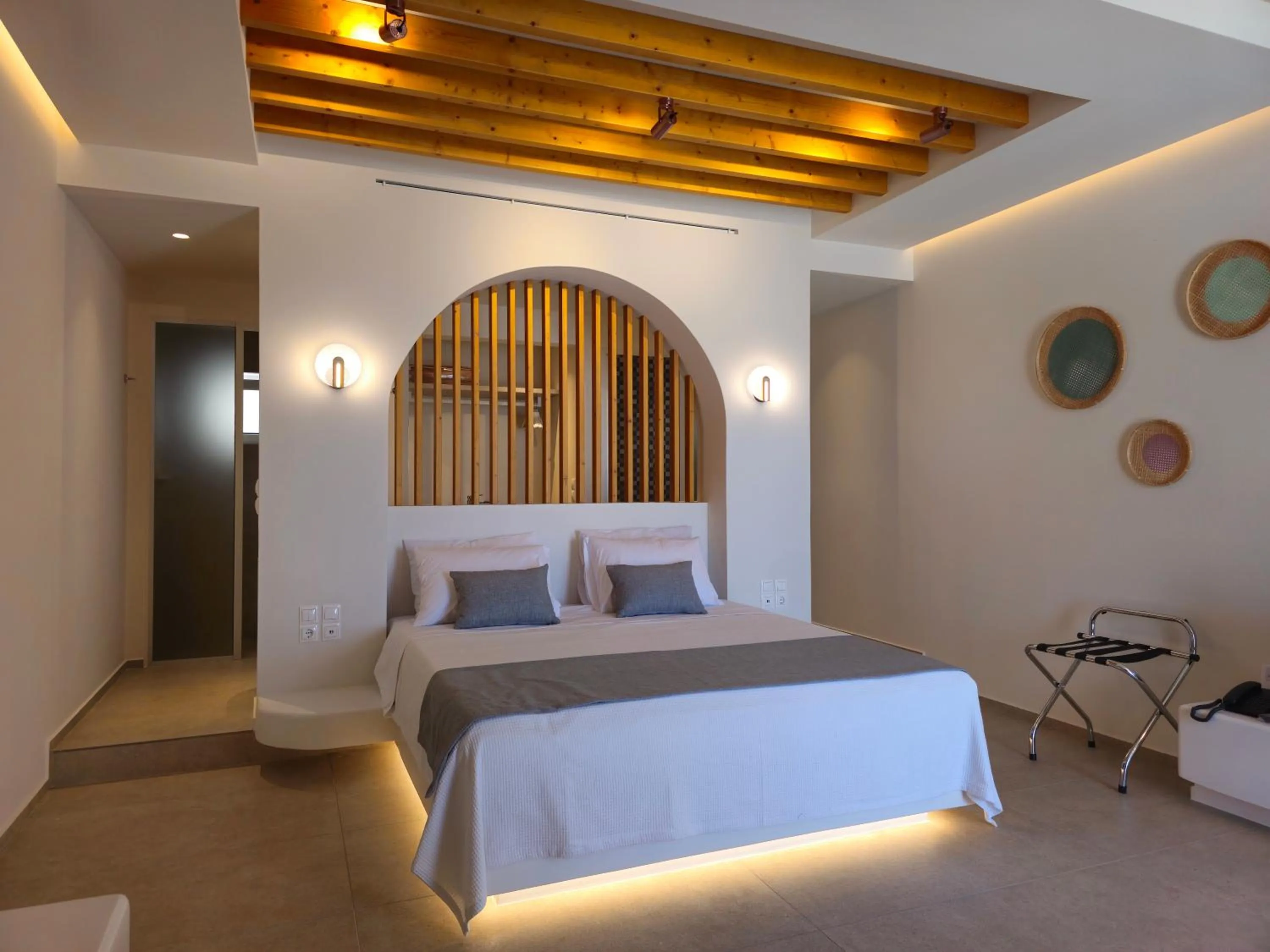 Bed in Moonlight Apartments & Suites