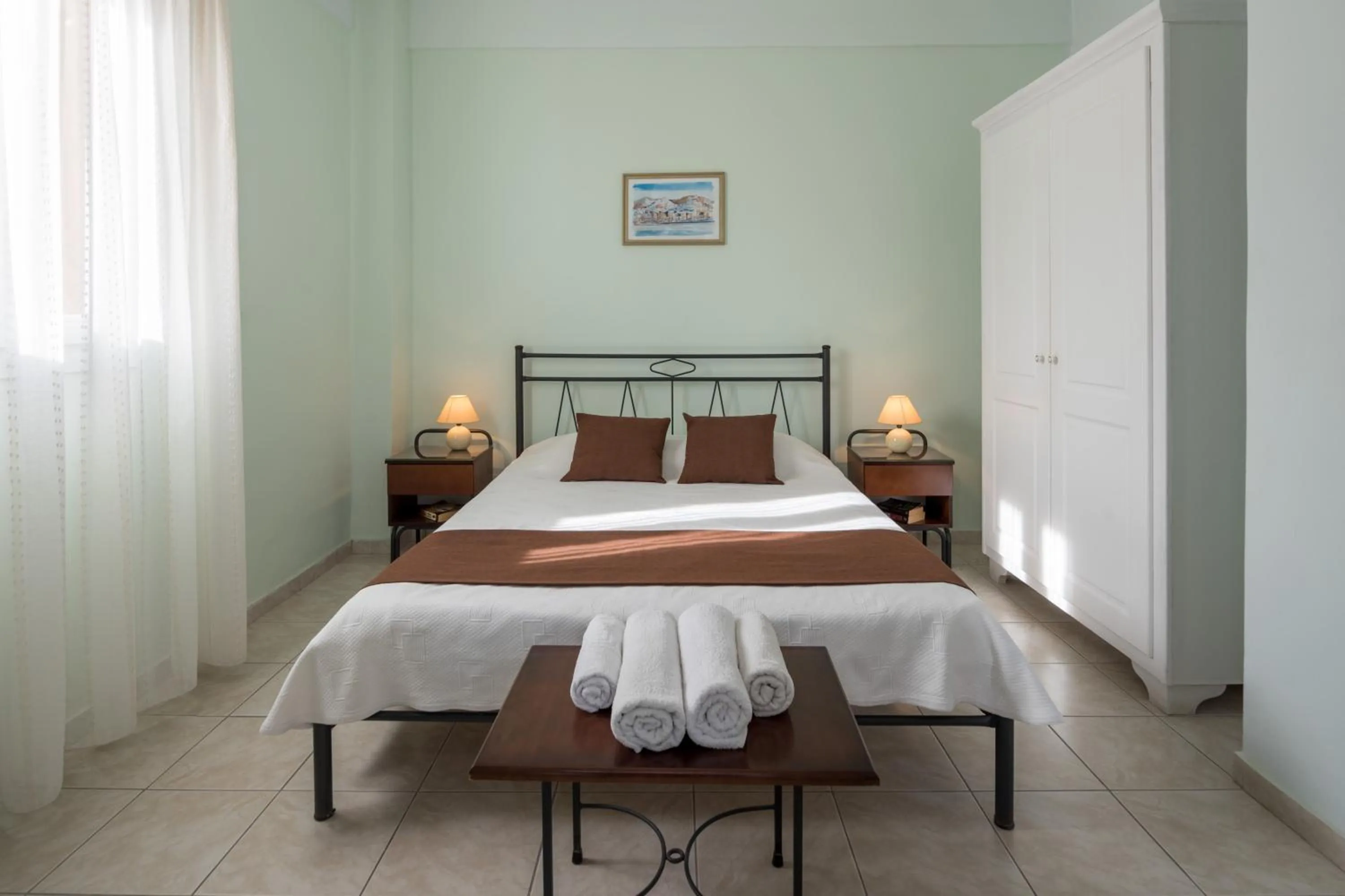 Bed in Moonlight Apartments & Suites