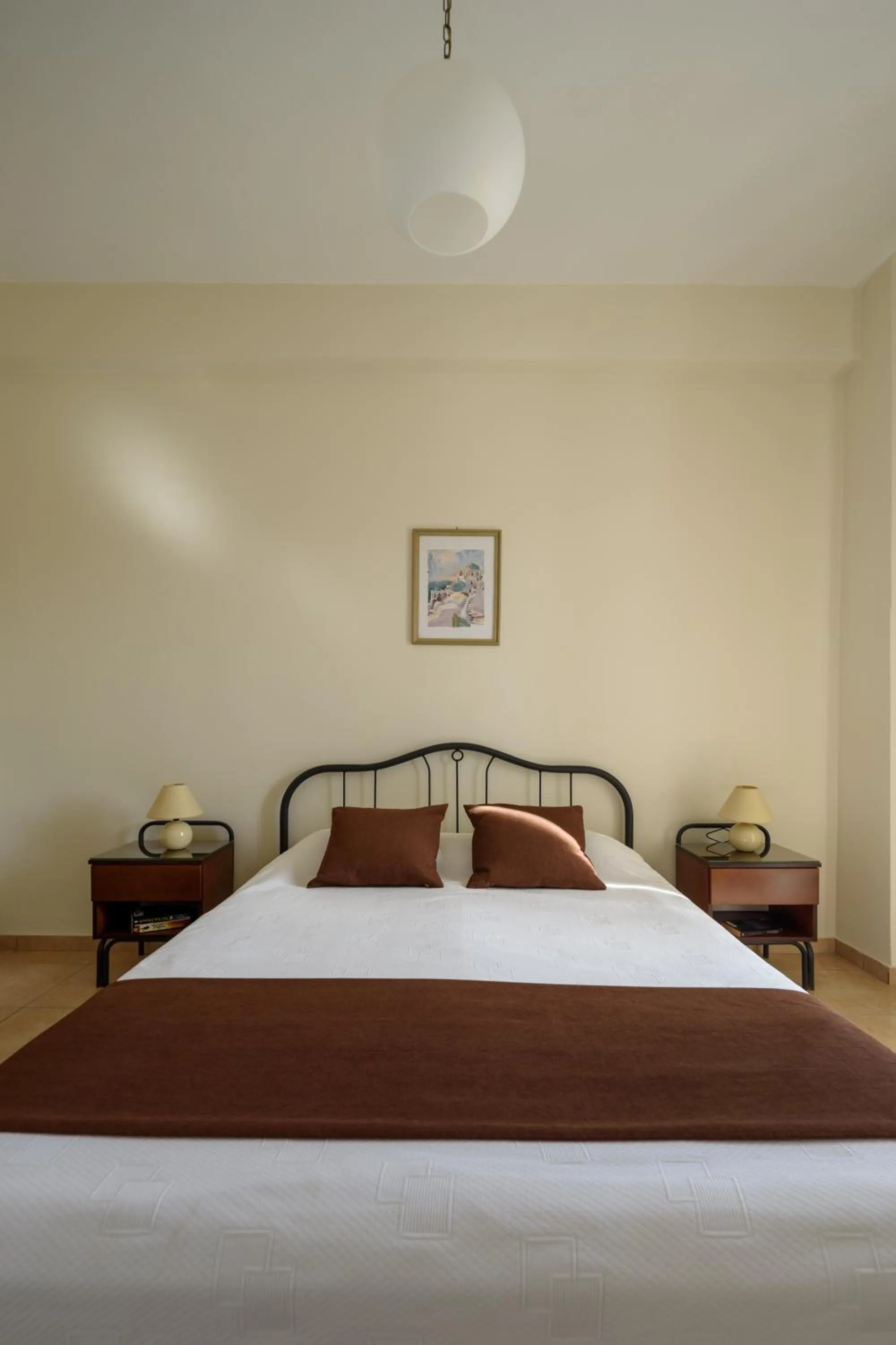 Bed in Moonlight Apartments & Suites