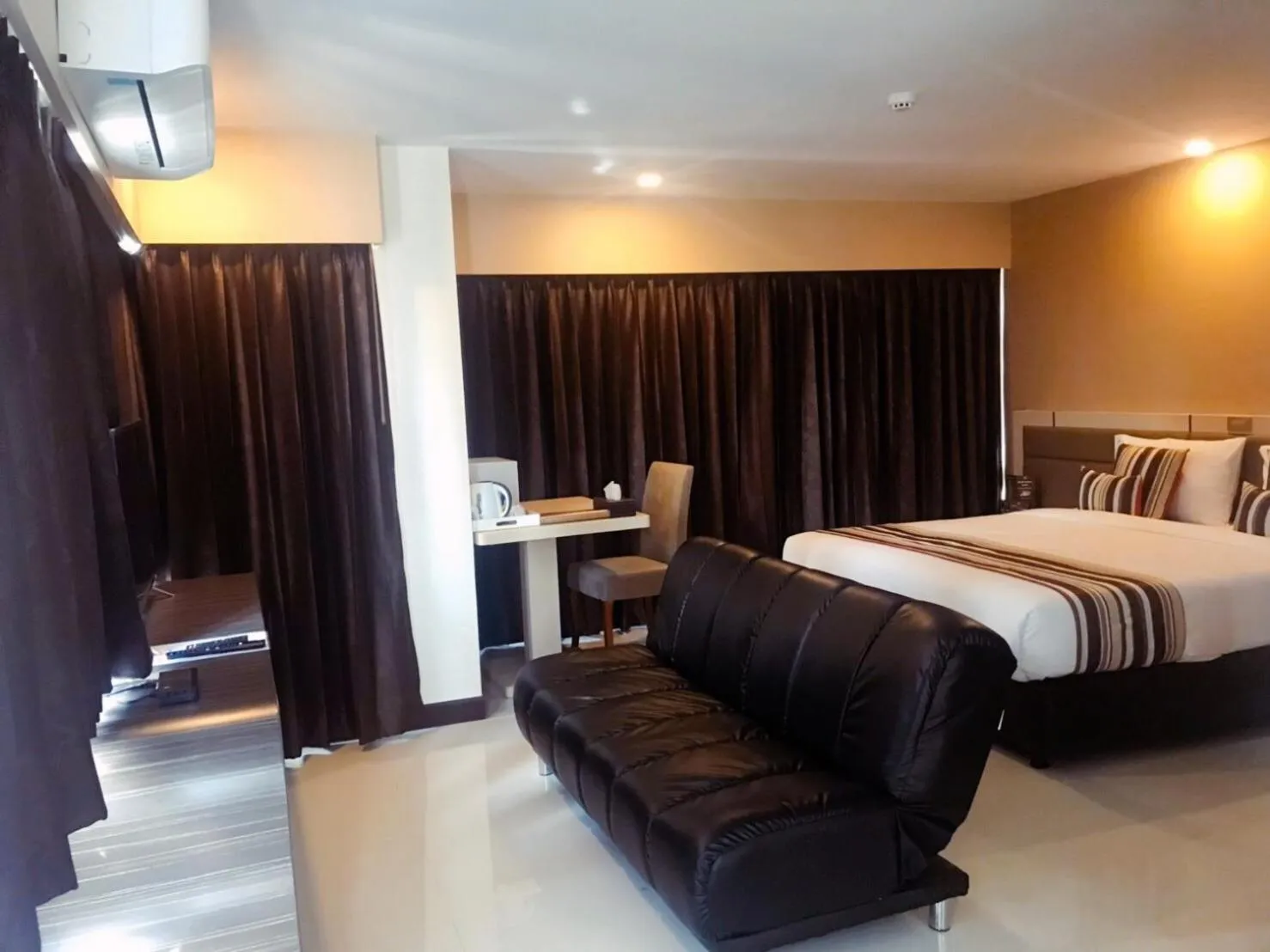 TV and multimedia, Bed in Taragrand Donmuang Airport Hotel
