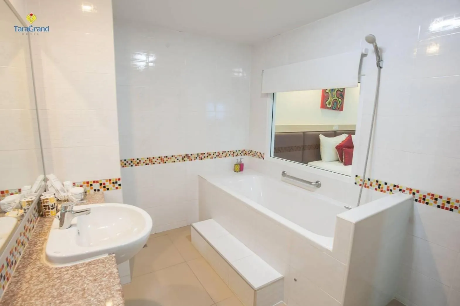 Bathroom in Taragrand Donmuang Airport Hotel