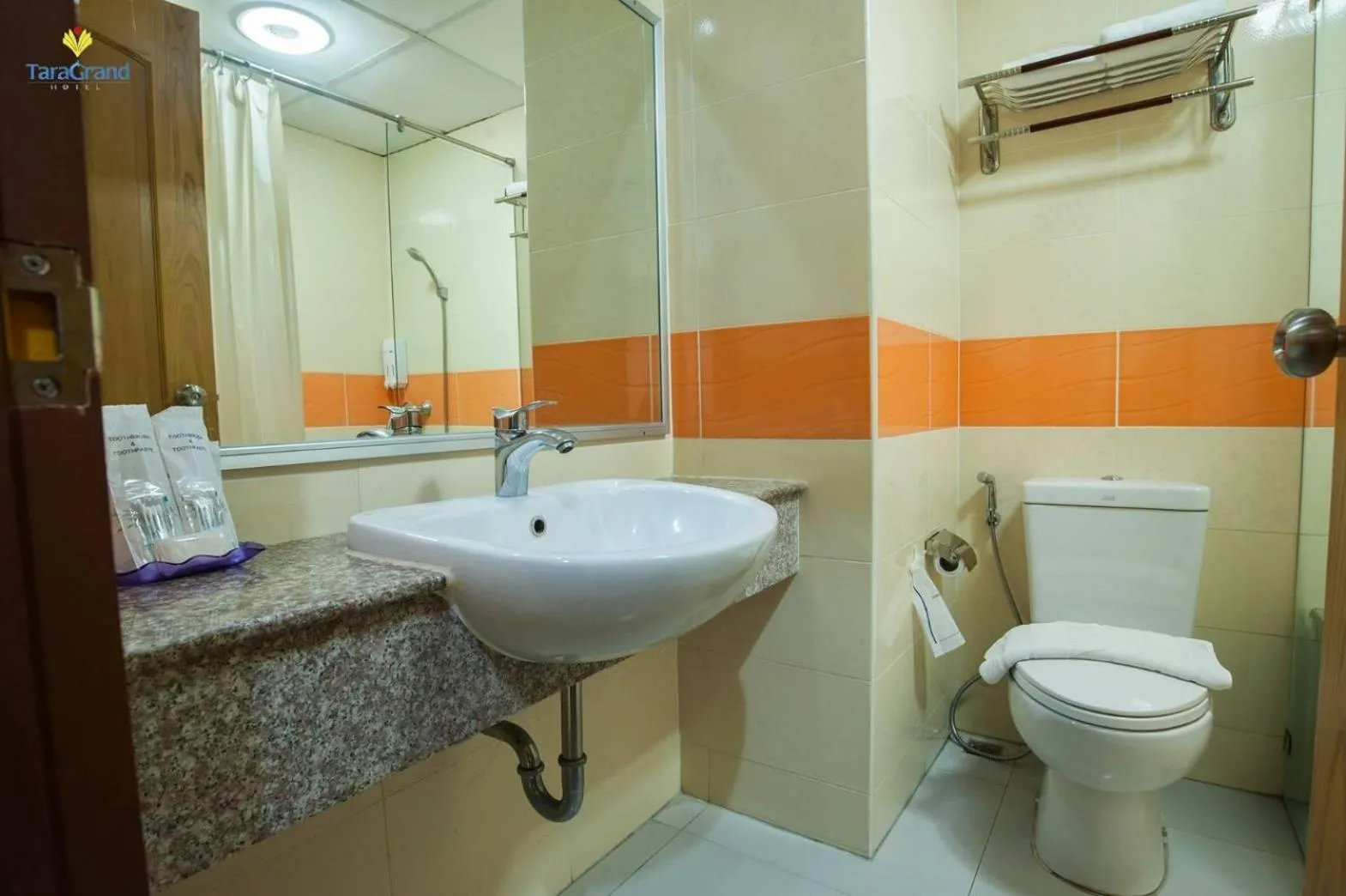 Shower in Taragrand Donmuang Airport Hotel