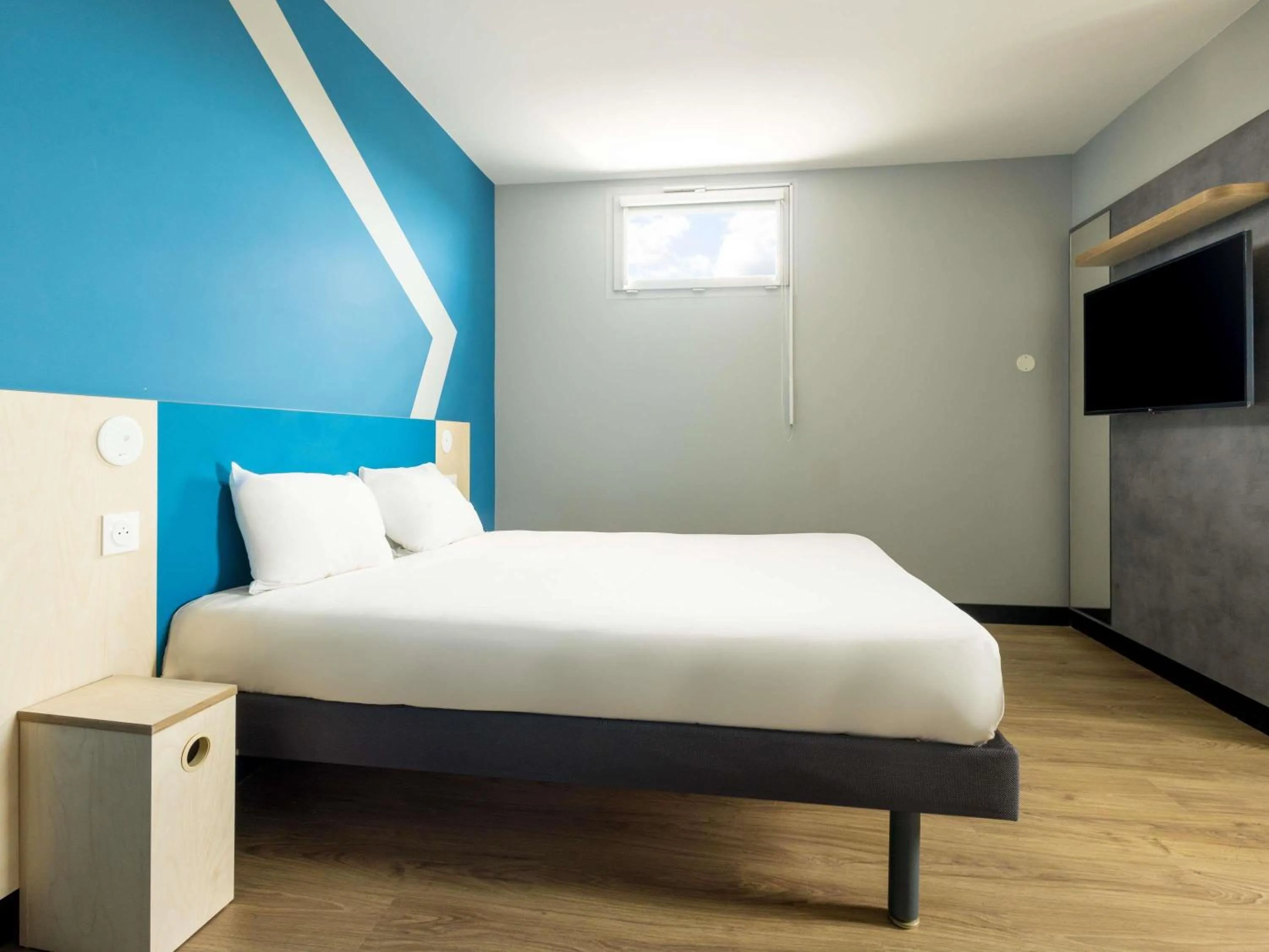 Bedroom, Bed in ibis budget Nanterre la Defense