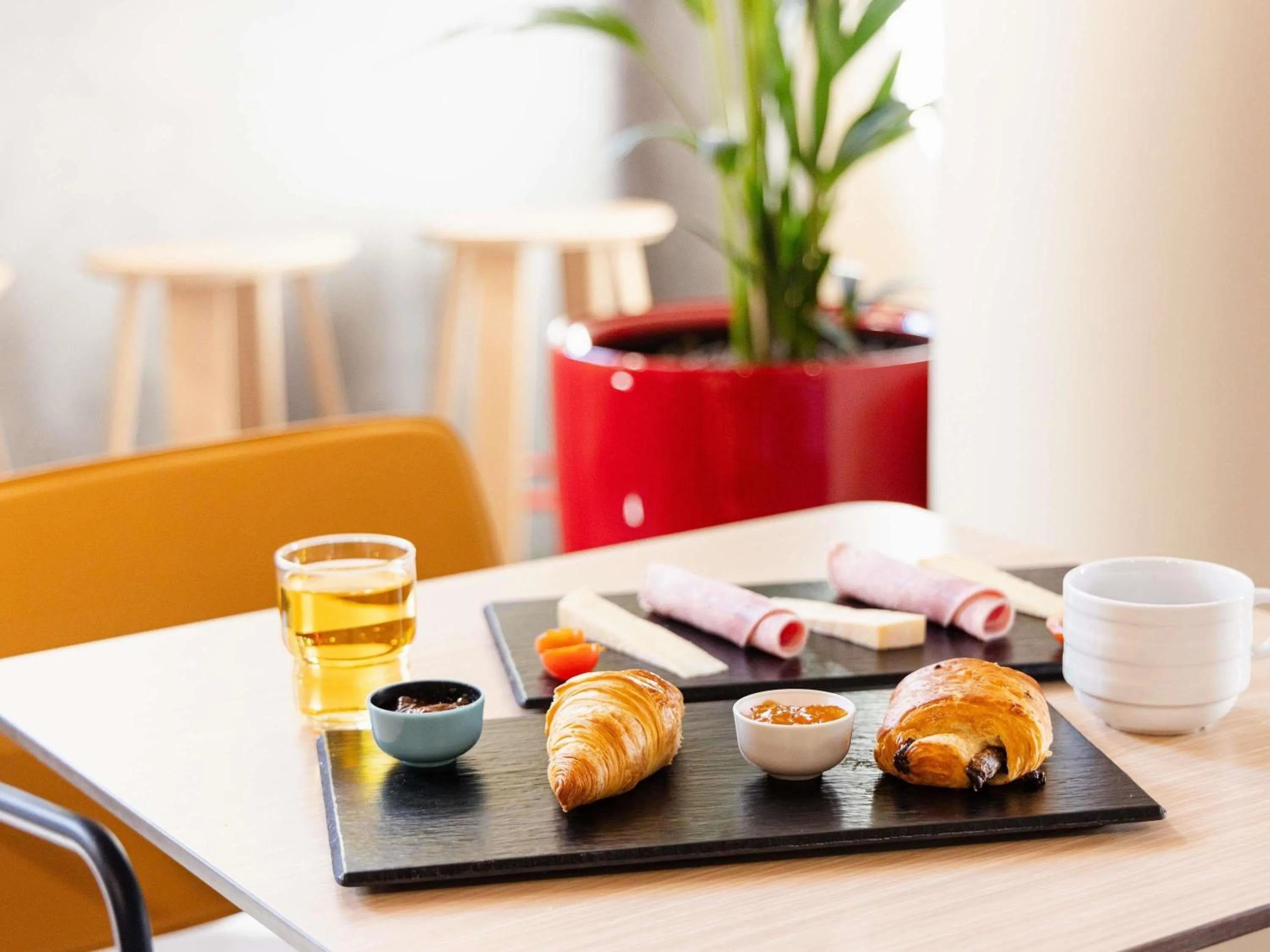 Breakfast in ibis budget Nanterre la Defense