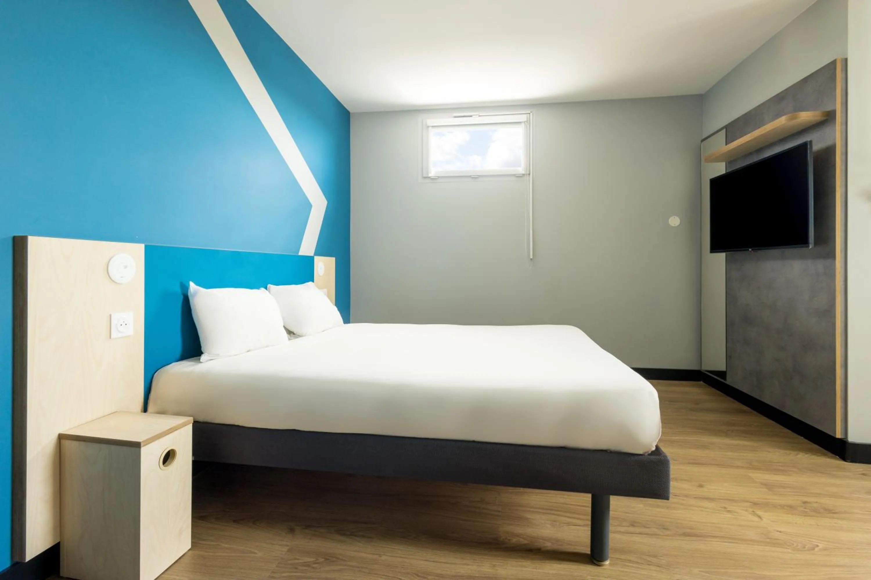 Bedroom, Bed in ibis budget Nanterre la Defense