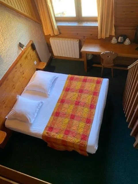 Photo of the whole room, Bed in Hotel des Marquisats
