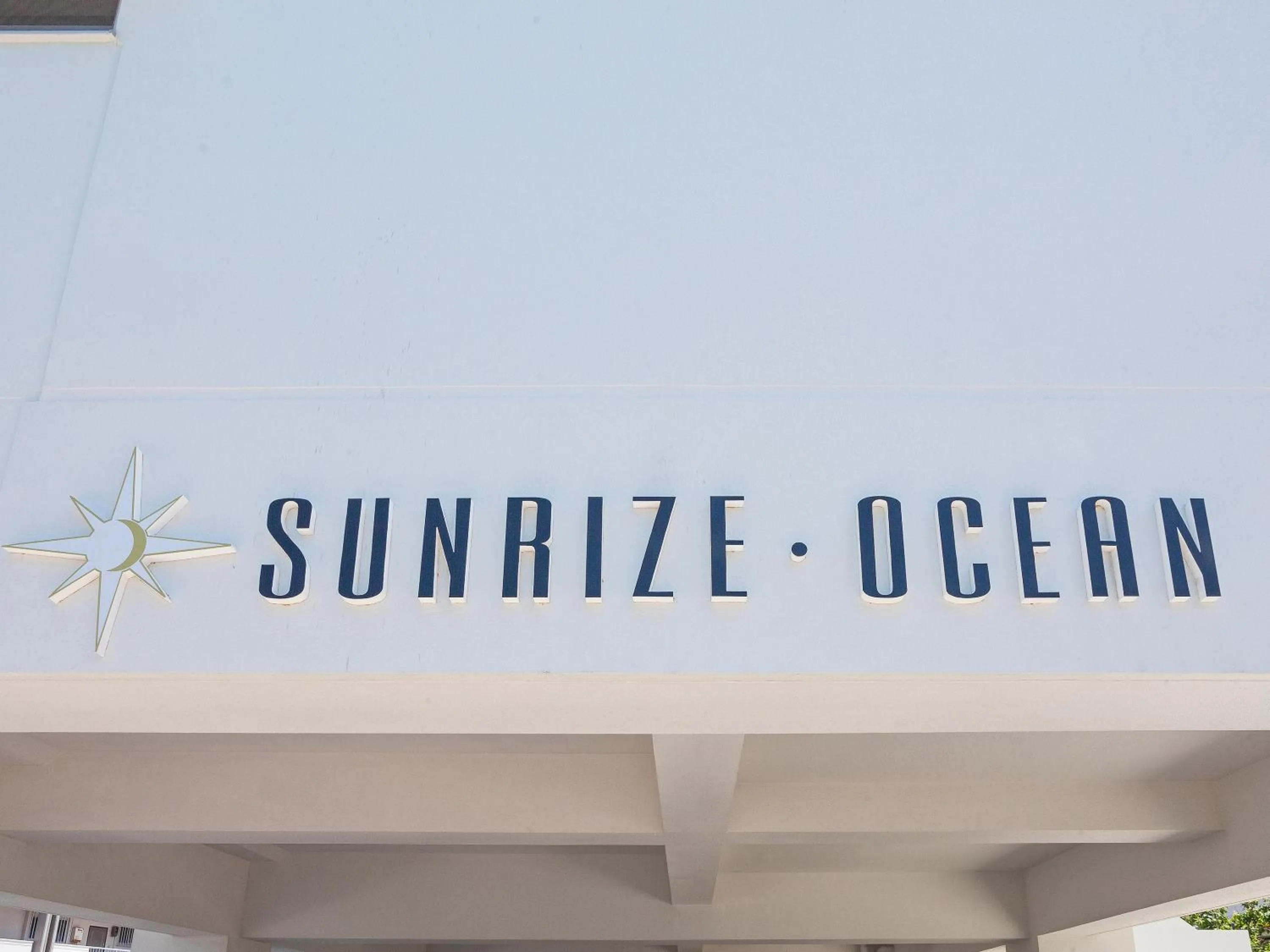 Facade/entrance in Yonabaru Hotel SUNRIZE OCEAN