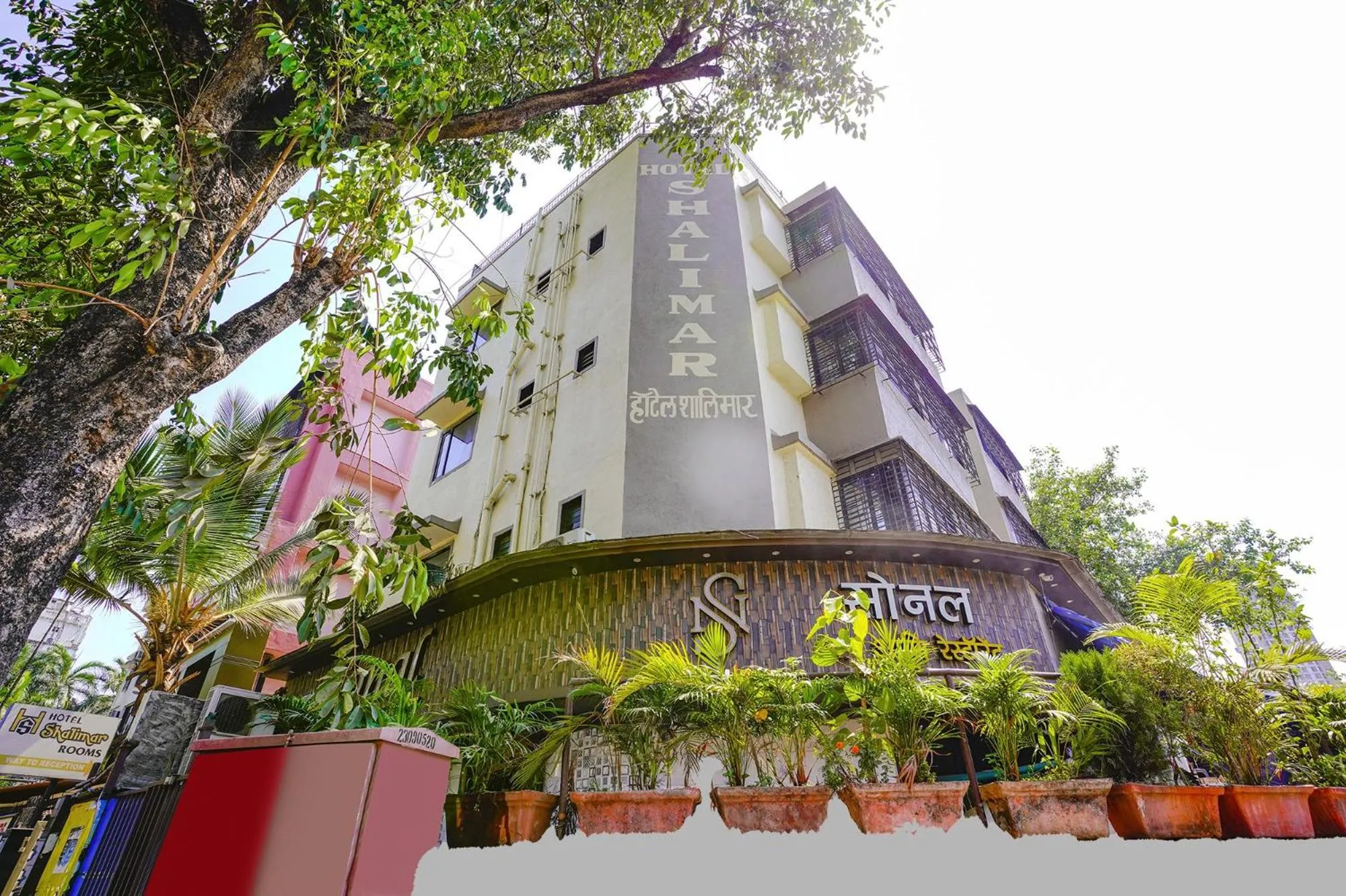 Facade/entrance in Hotel O Shalimar