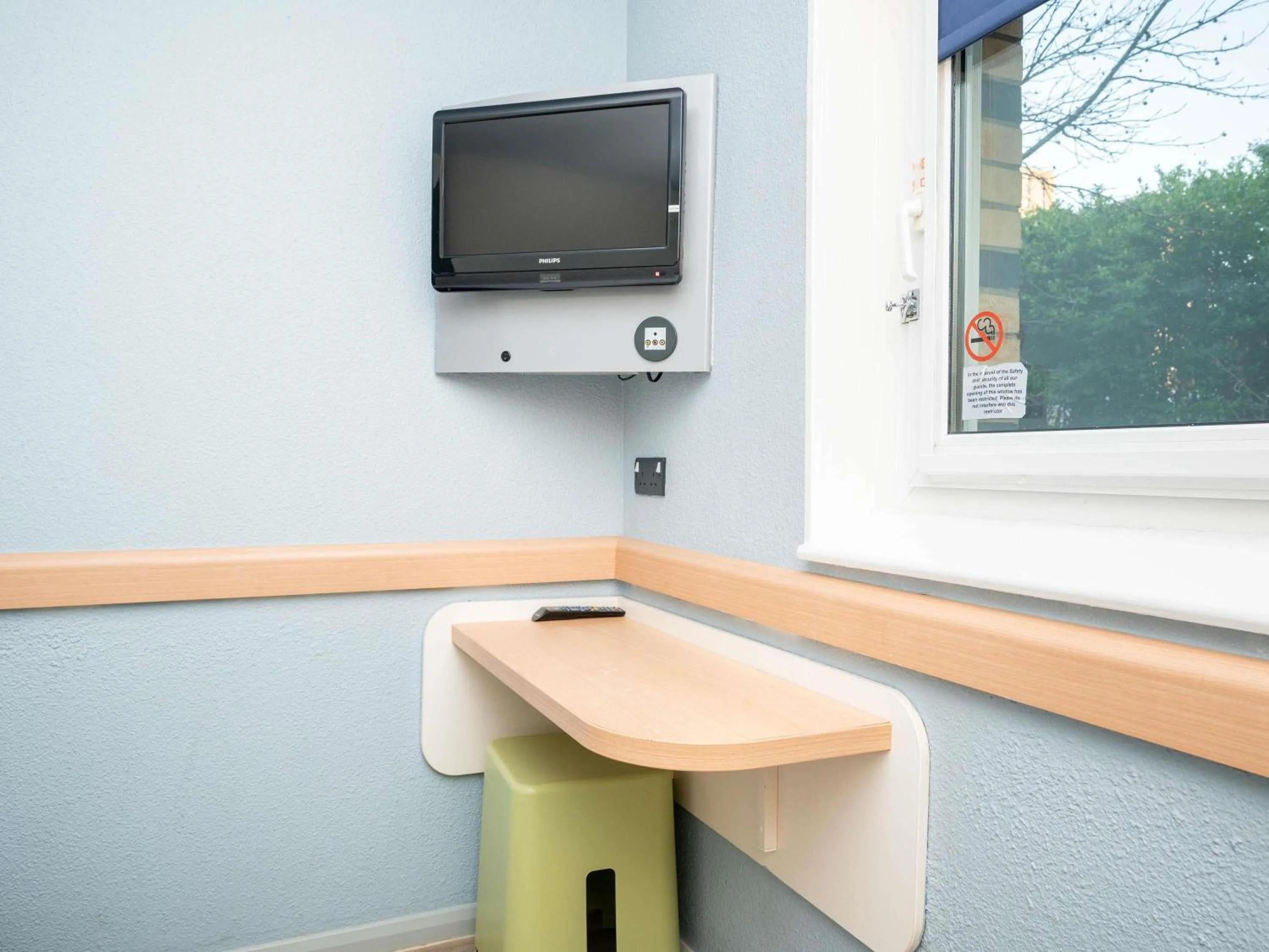 Bedroom in ibis budget London Barking