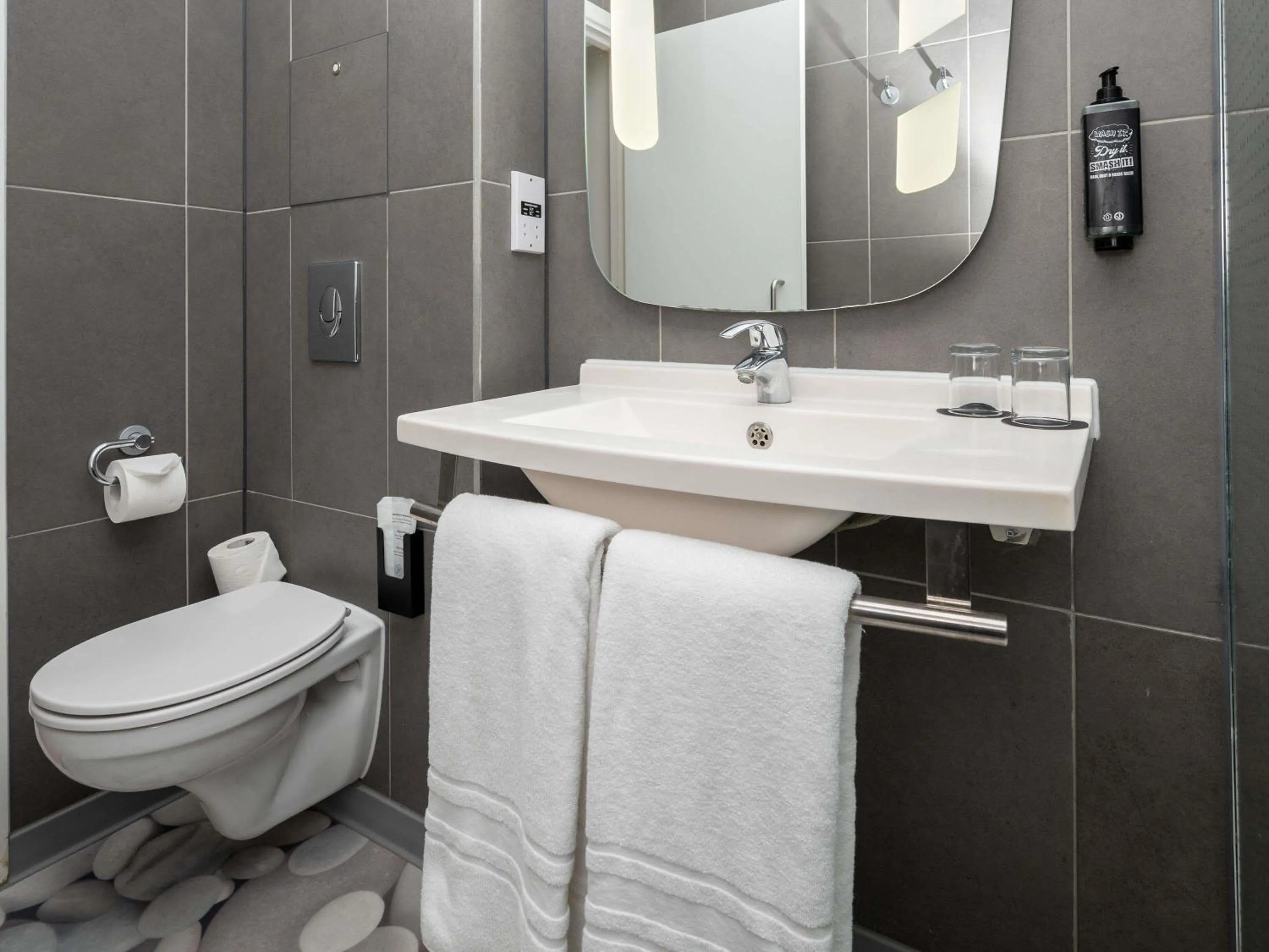 Bedroom in ibis budget London Barking