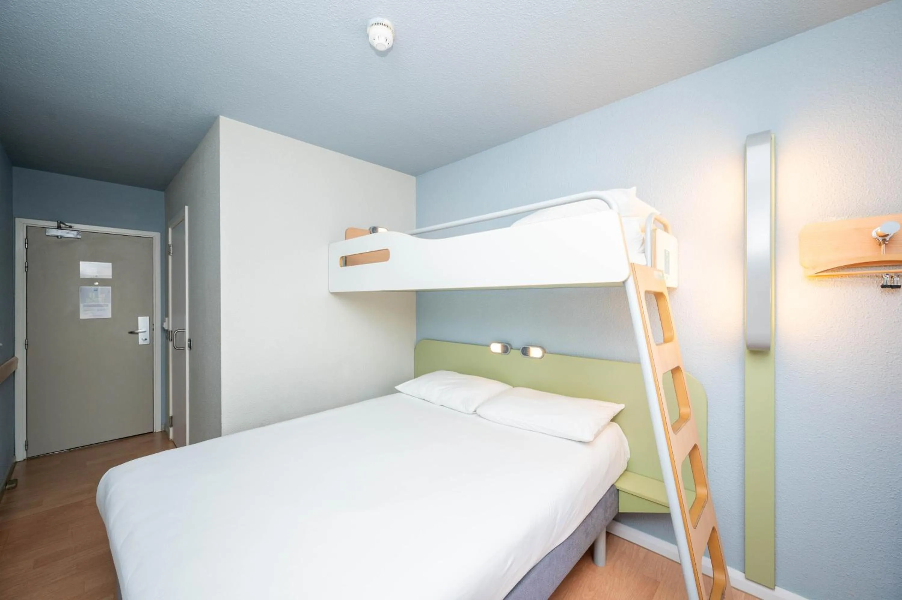 Bed in ibis budget London Barking
