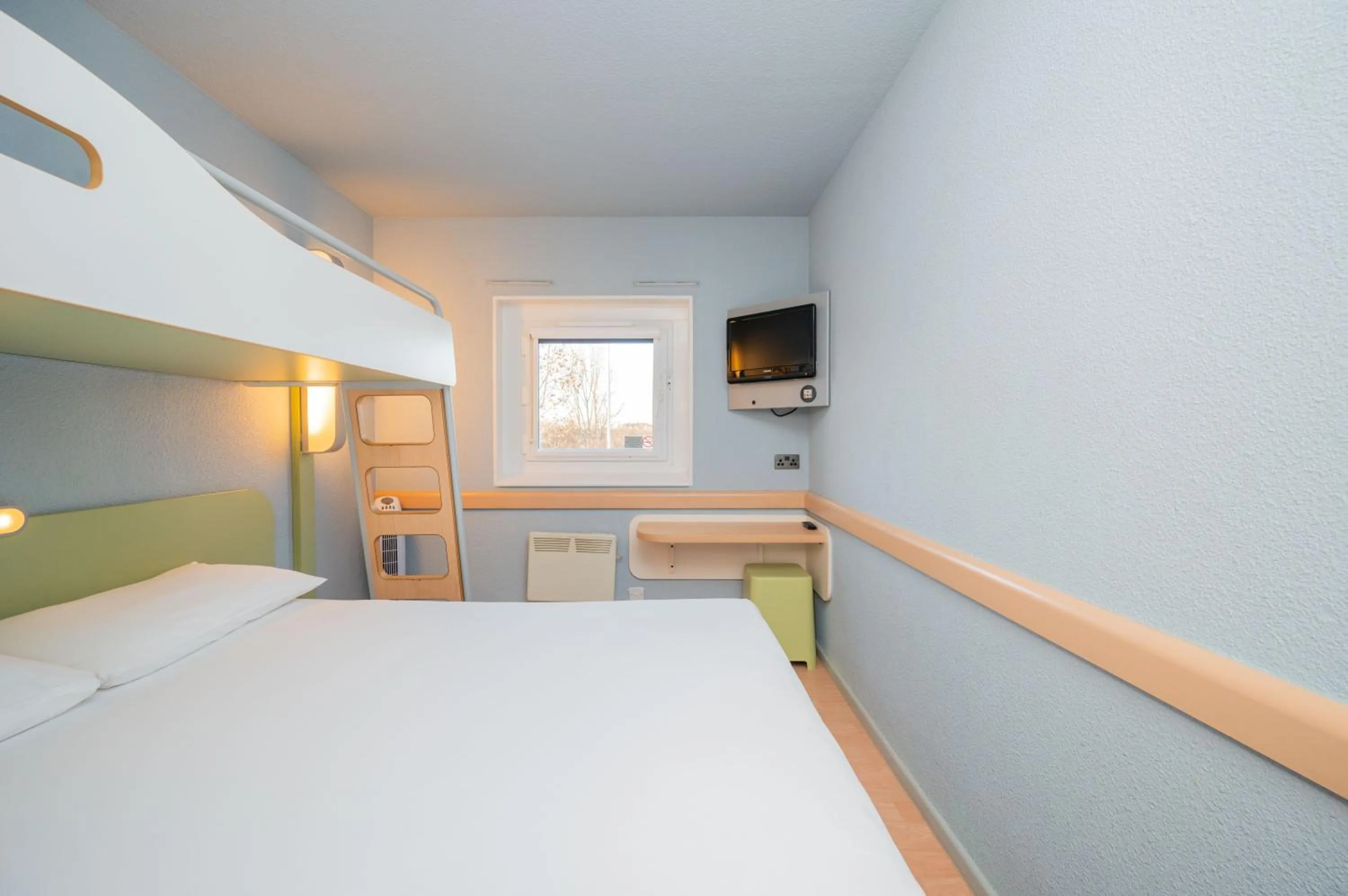 Bed in ibis budget London Barking